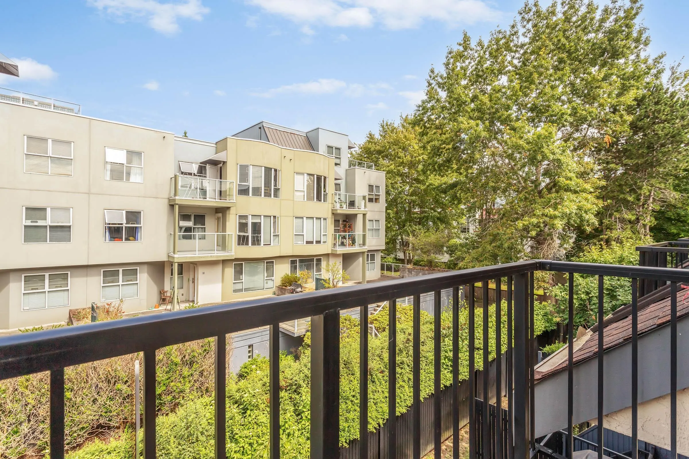 21 8591 Blundell Road