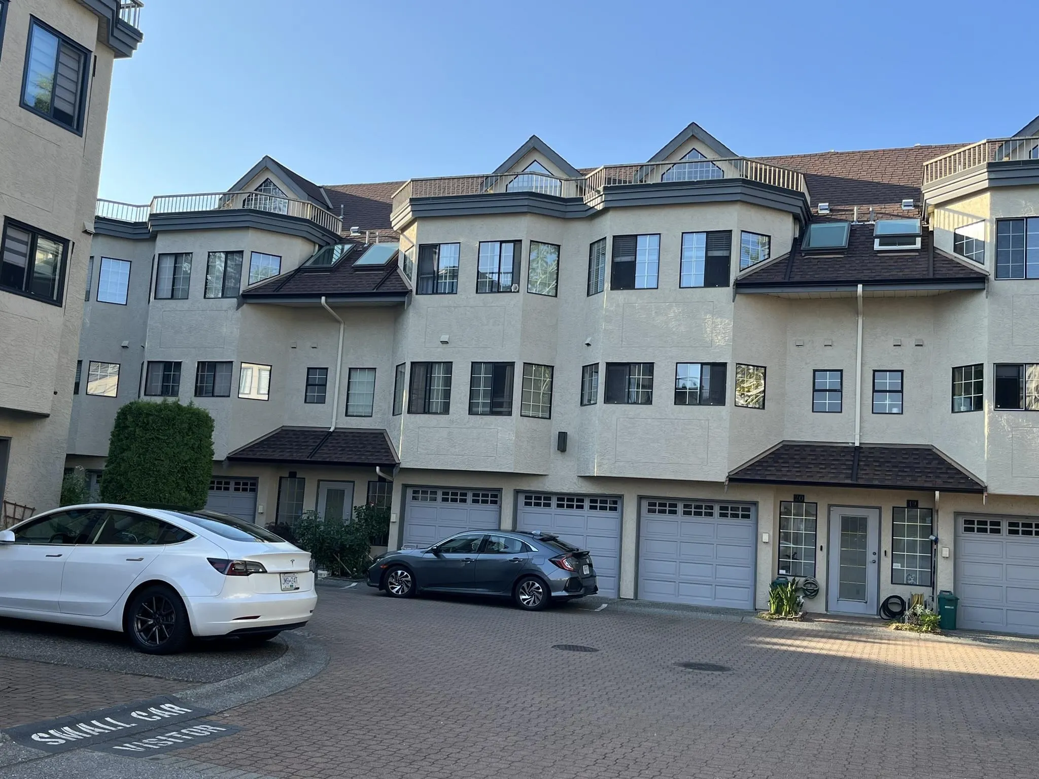 21 8591 Blundell Road