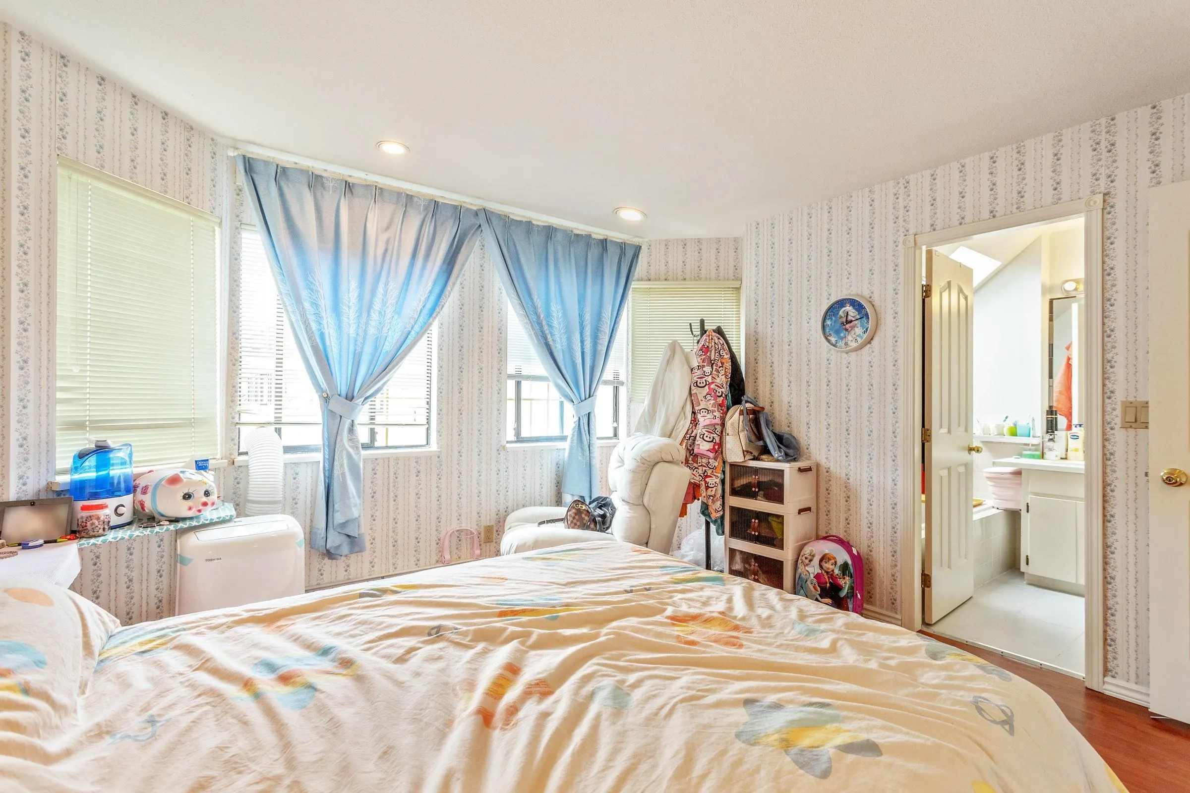 21 8591 Blundell Road