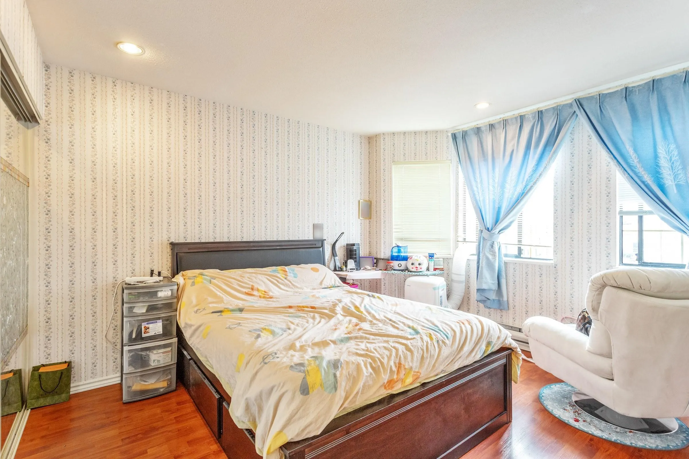 21 8591 Blundell Road