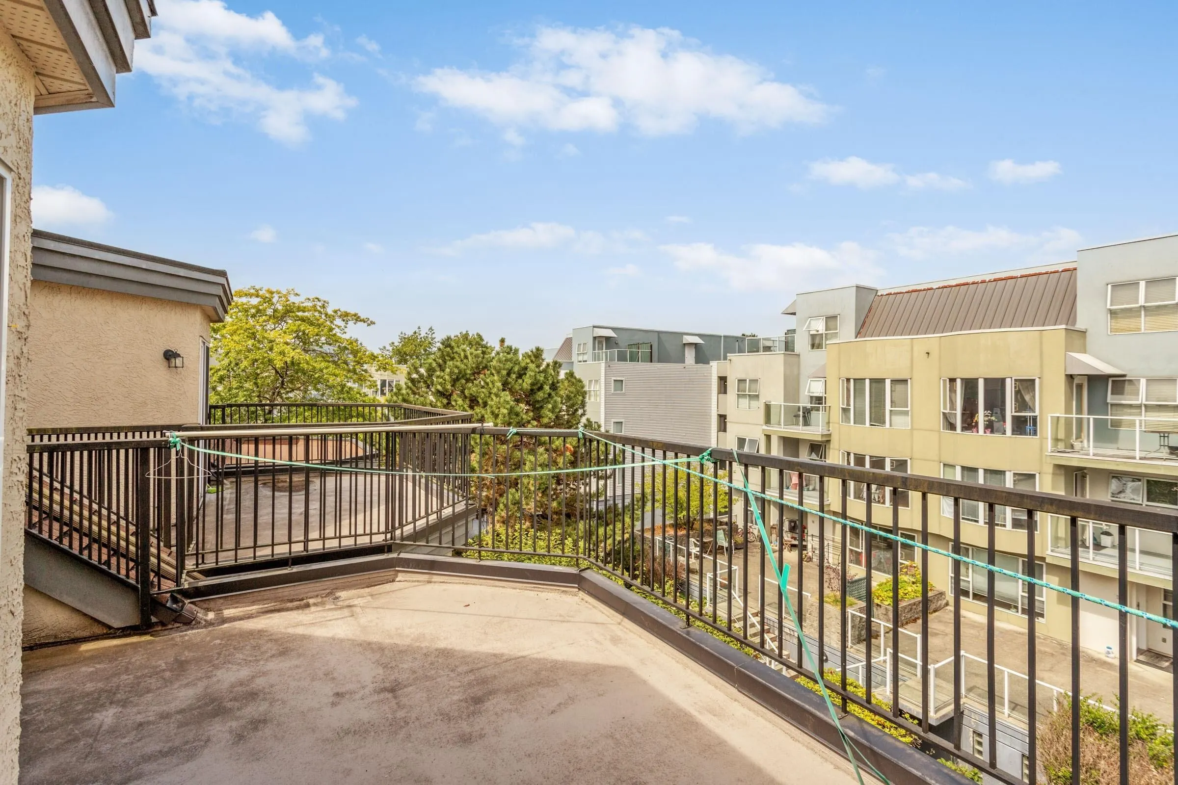 21 8591 Blundell Road