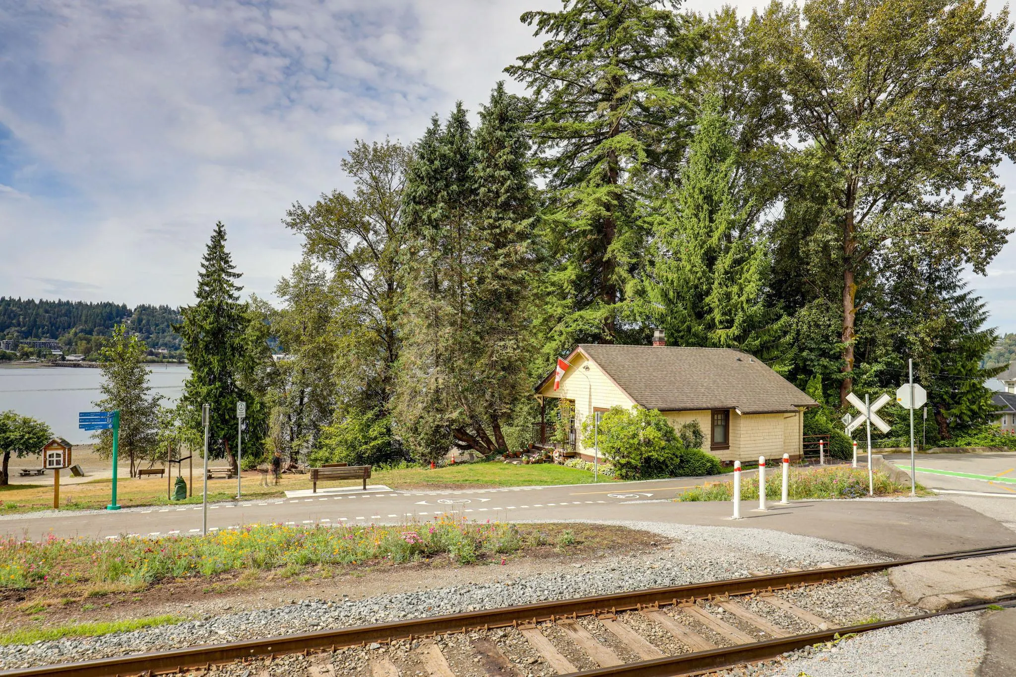 860 Alderside Road