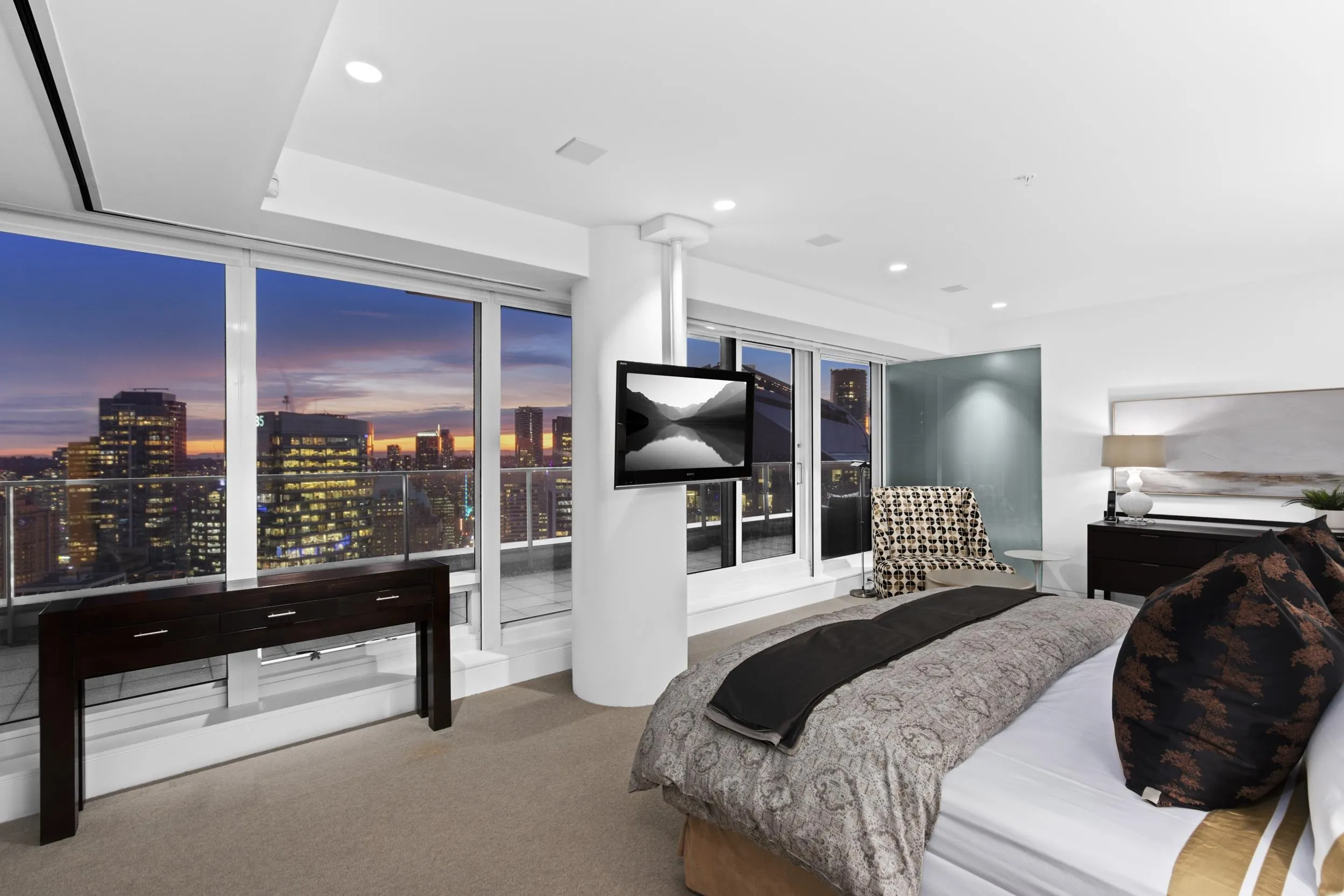 1011 W Cordova Street #4602