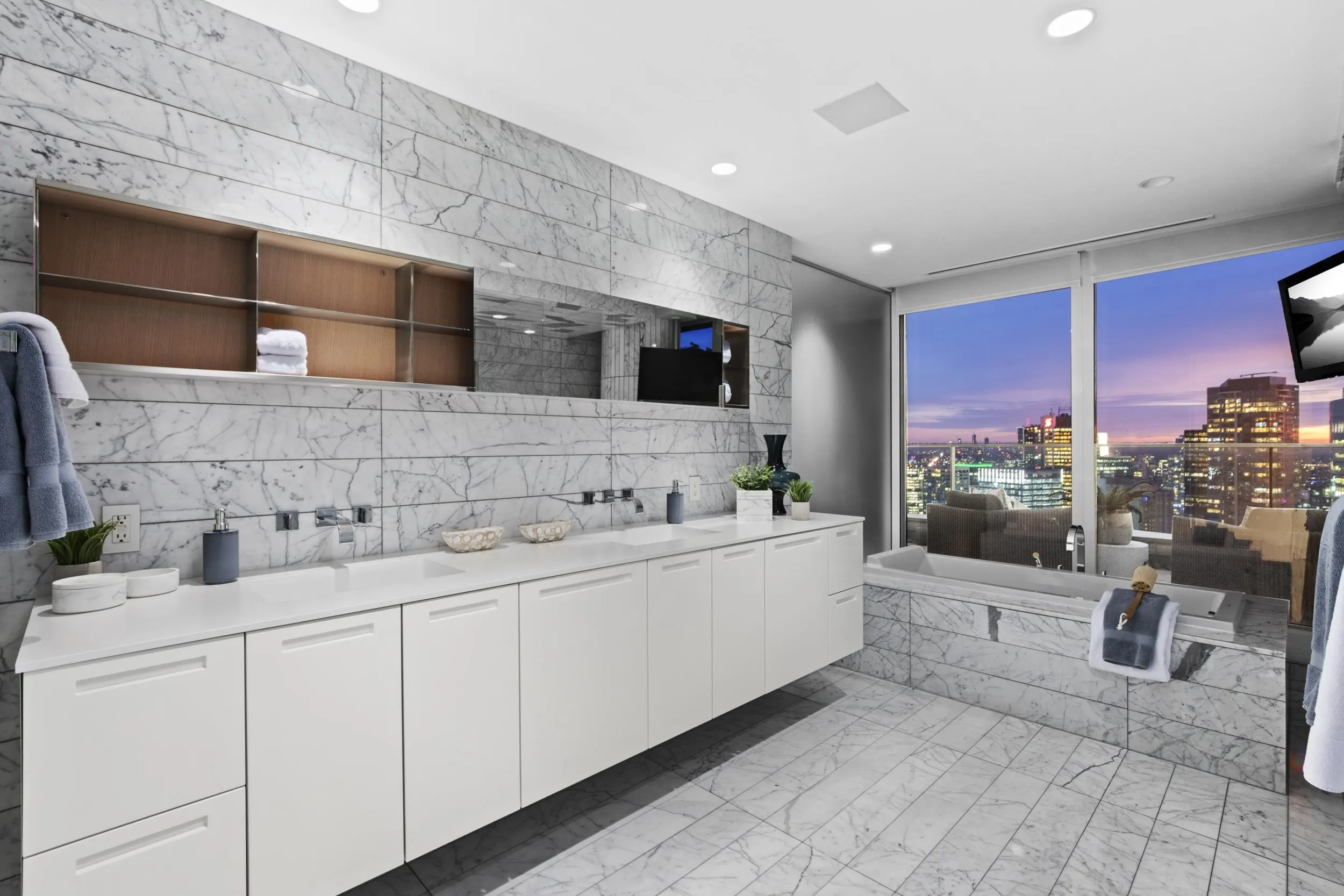 1011 W Cordova Street #4602