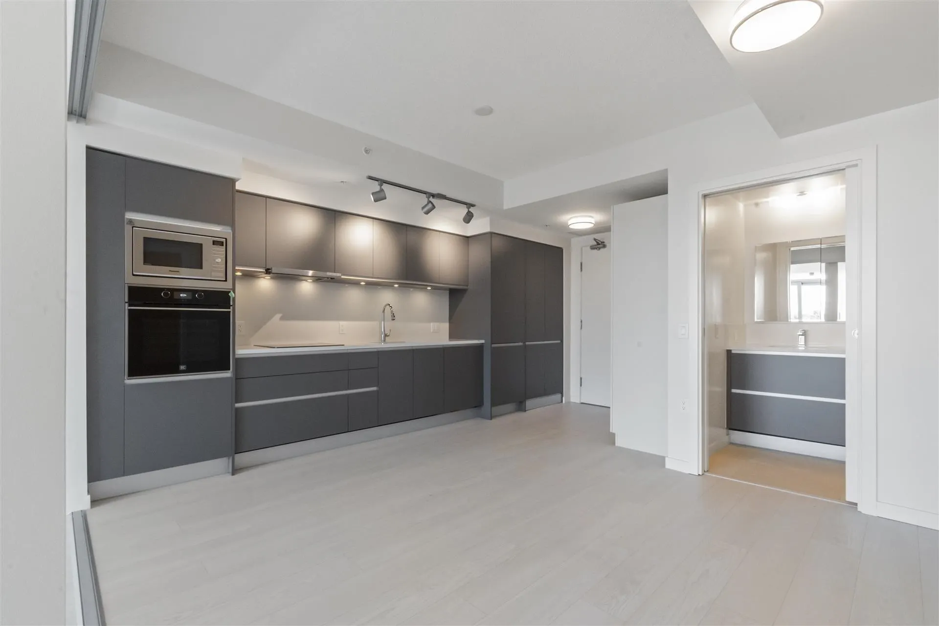 180 E 2nd Avenue #727