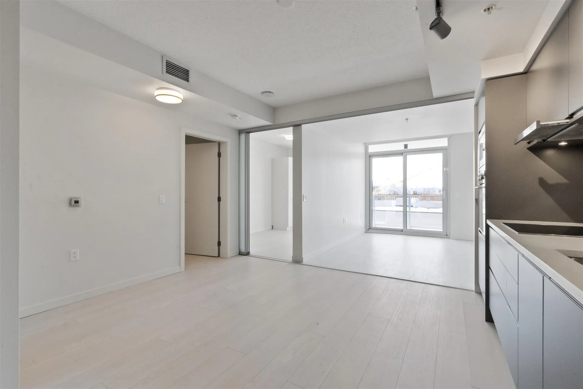 180 E 2nd Avenue #727