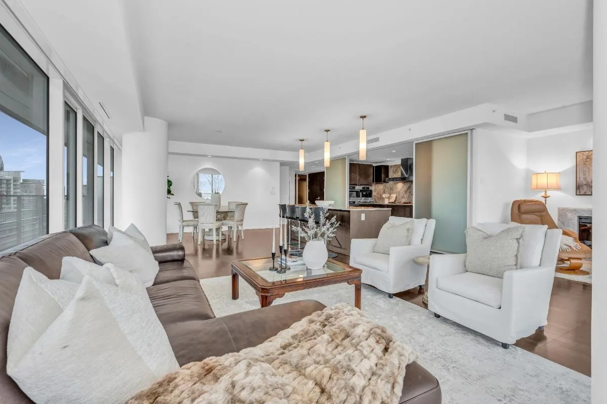 3503 1011 W Cordova Street