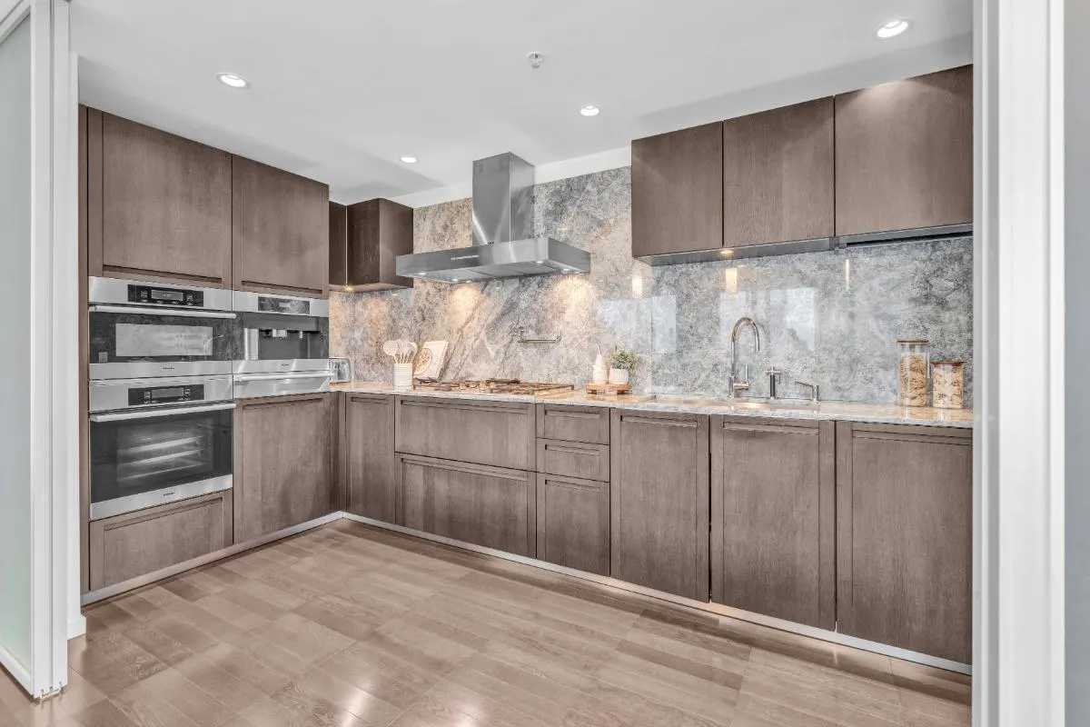 3503 1011 W Cordova Street