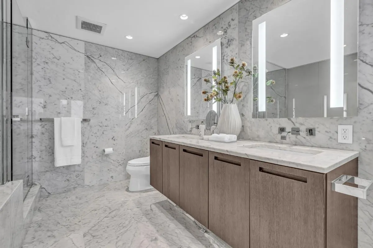 3503 1011 W Cordova Street