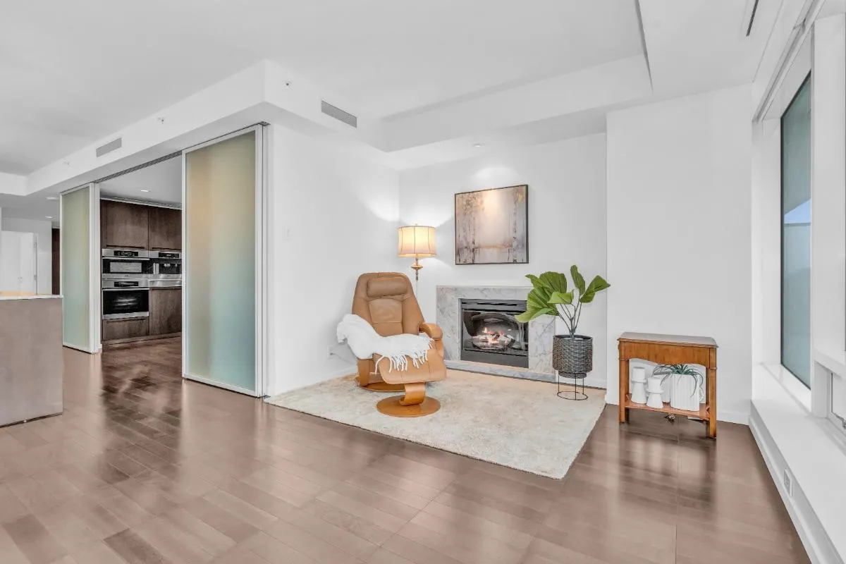 3503 1011 W Cordova Street