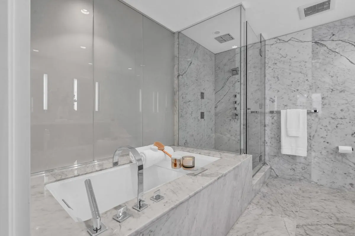 3503 1011 W Cordova Street