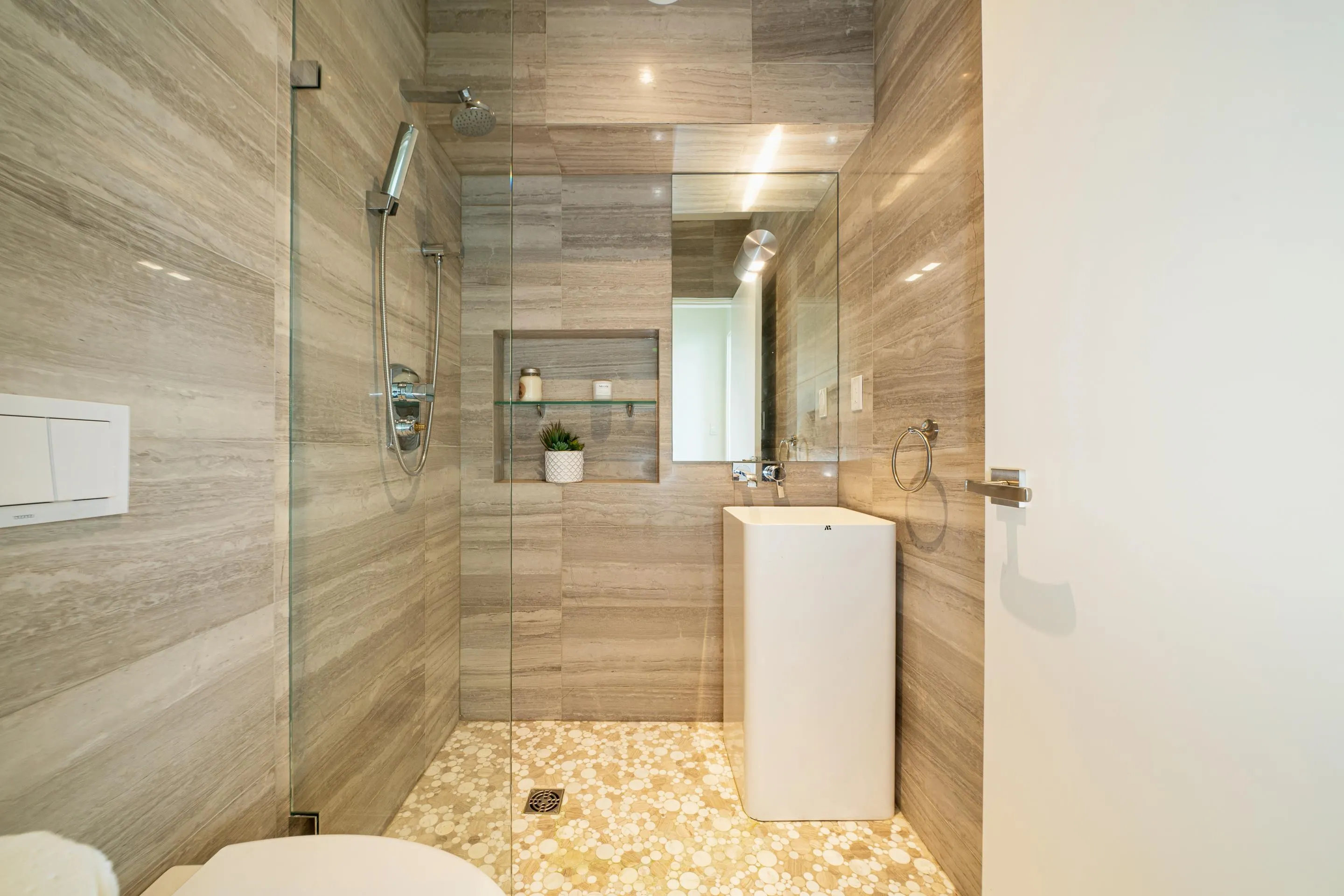 4350 Locarno Crescent