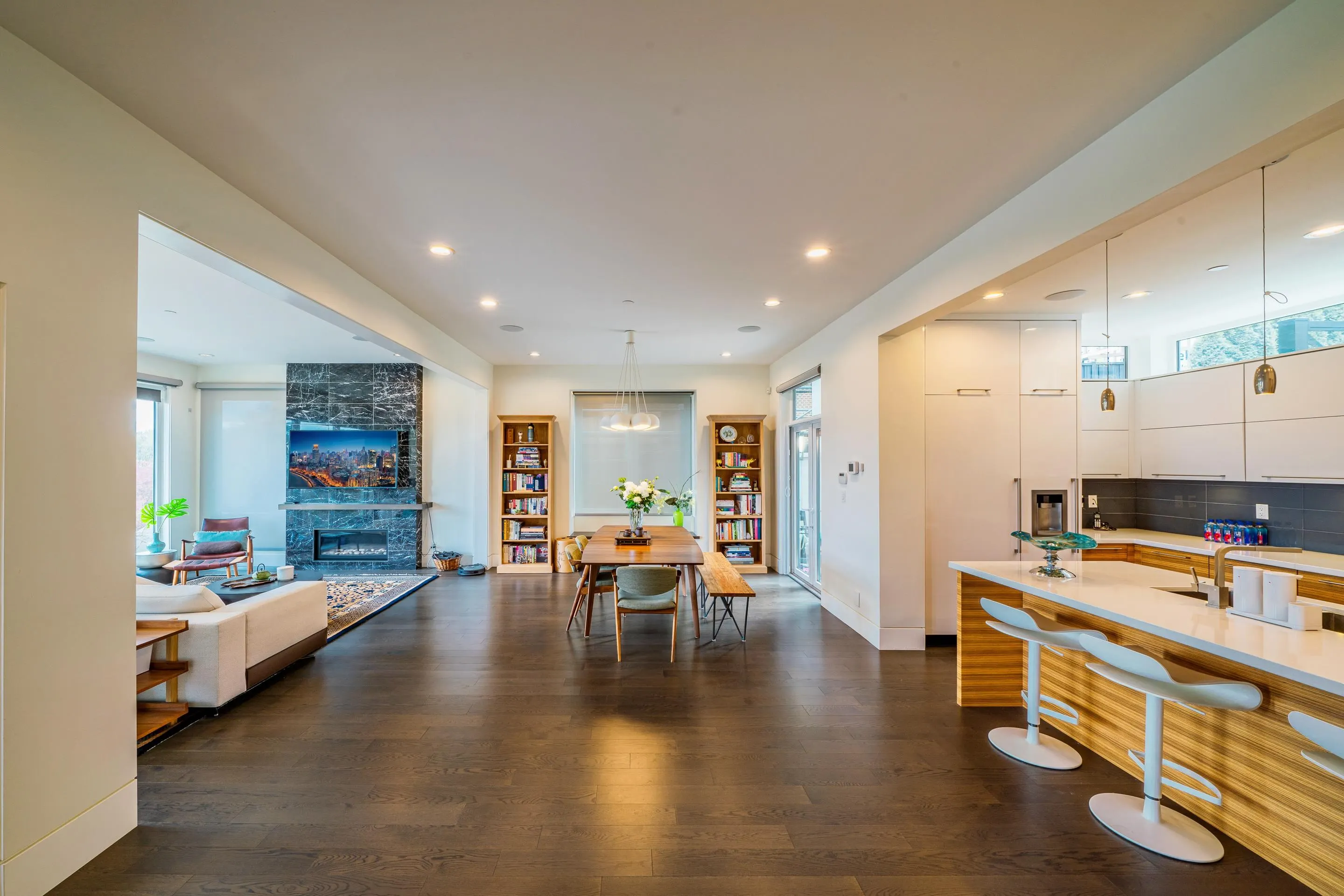 4350 Locarno Crescent