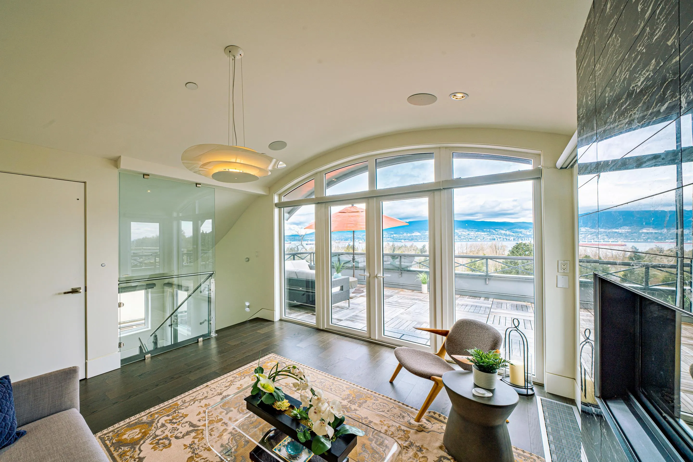 4350 Locarno Crescent