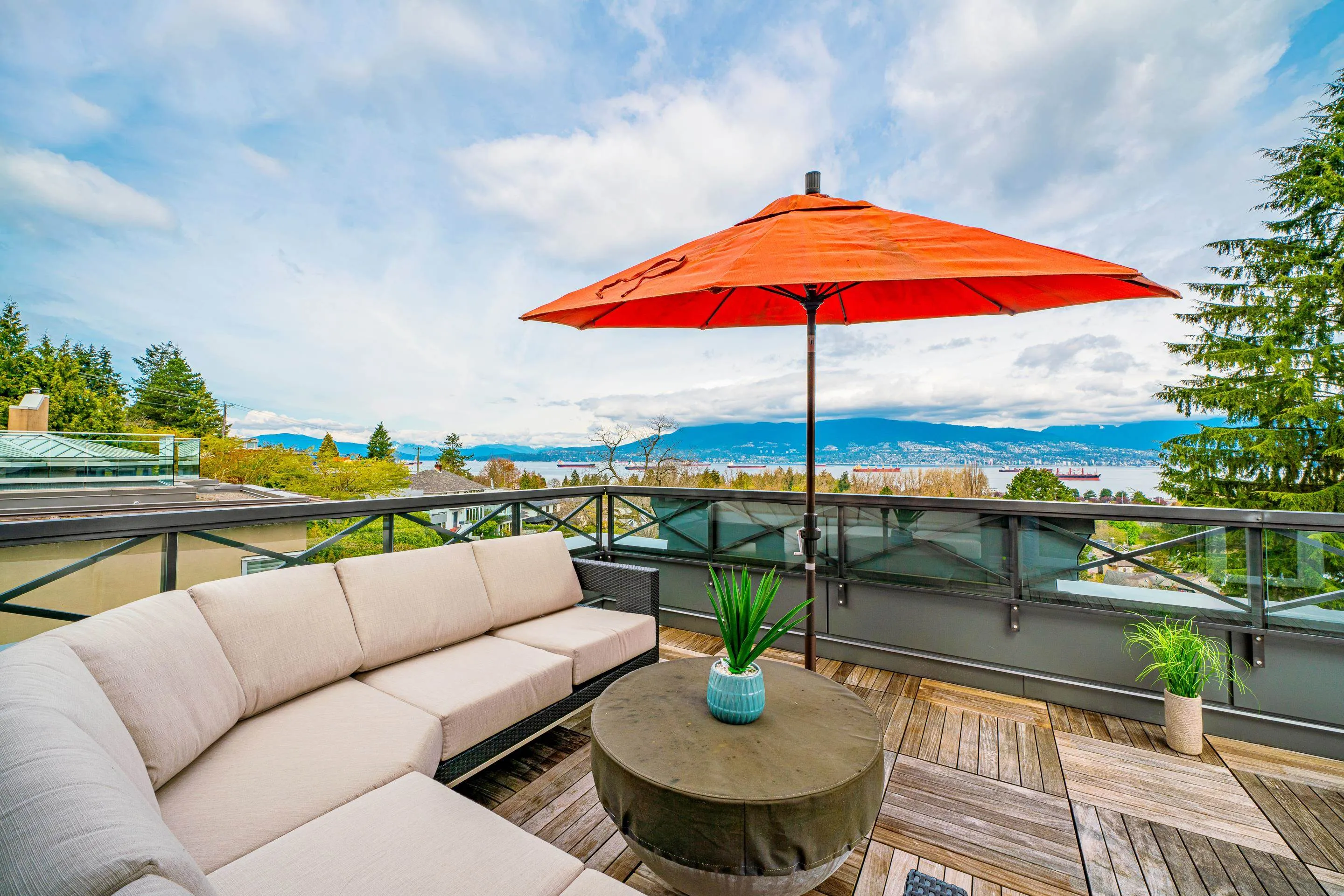 4350 Locarno Crescent
