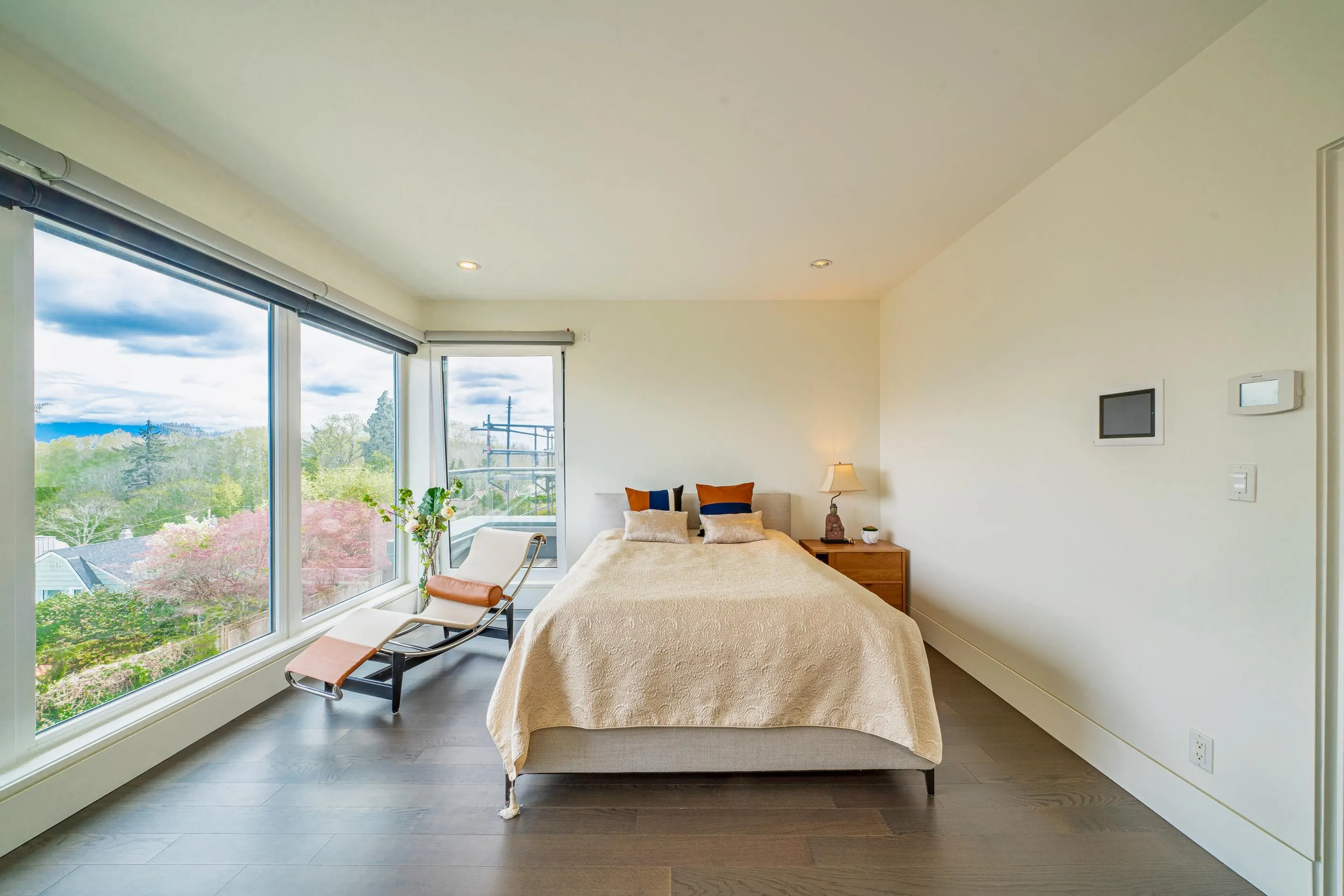 4350 Locarno Crescent