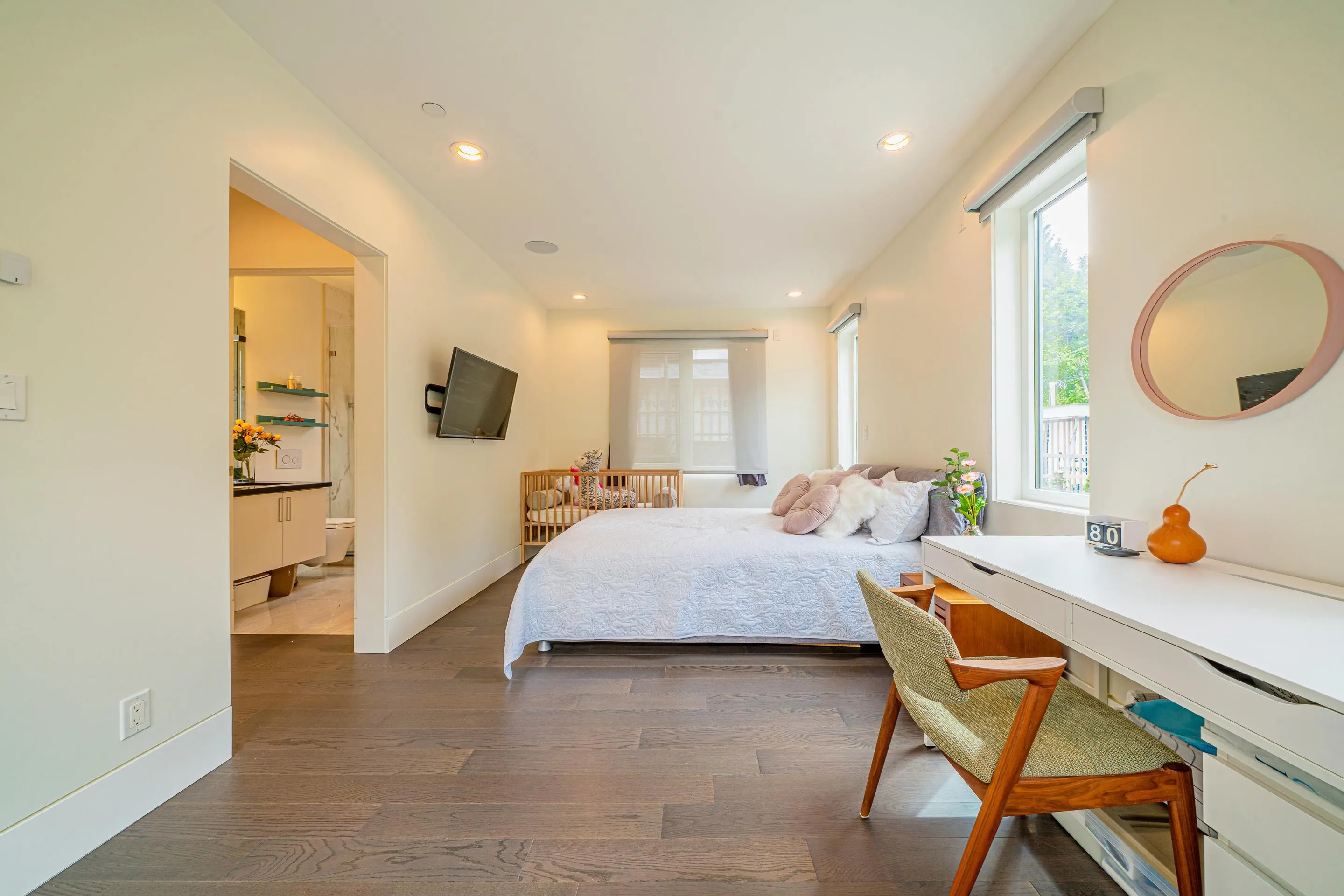 4350 Locarno Crescent