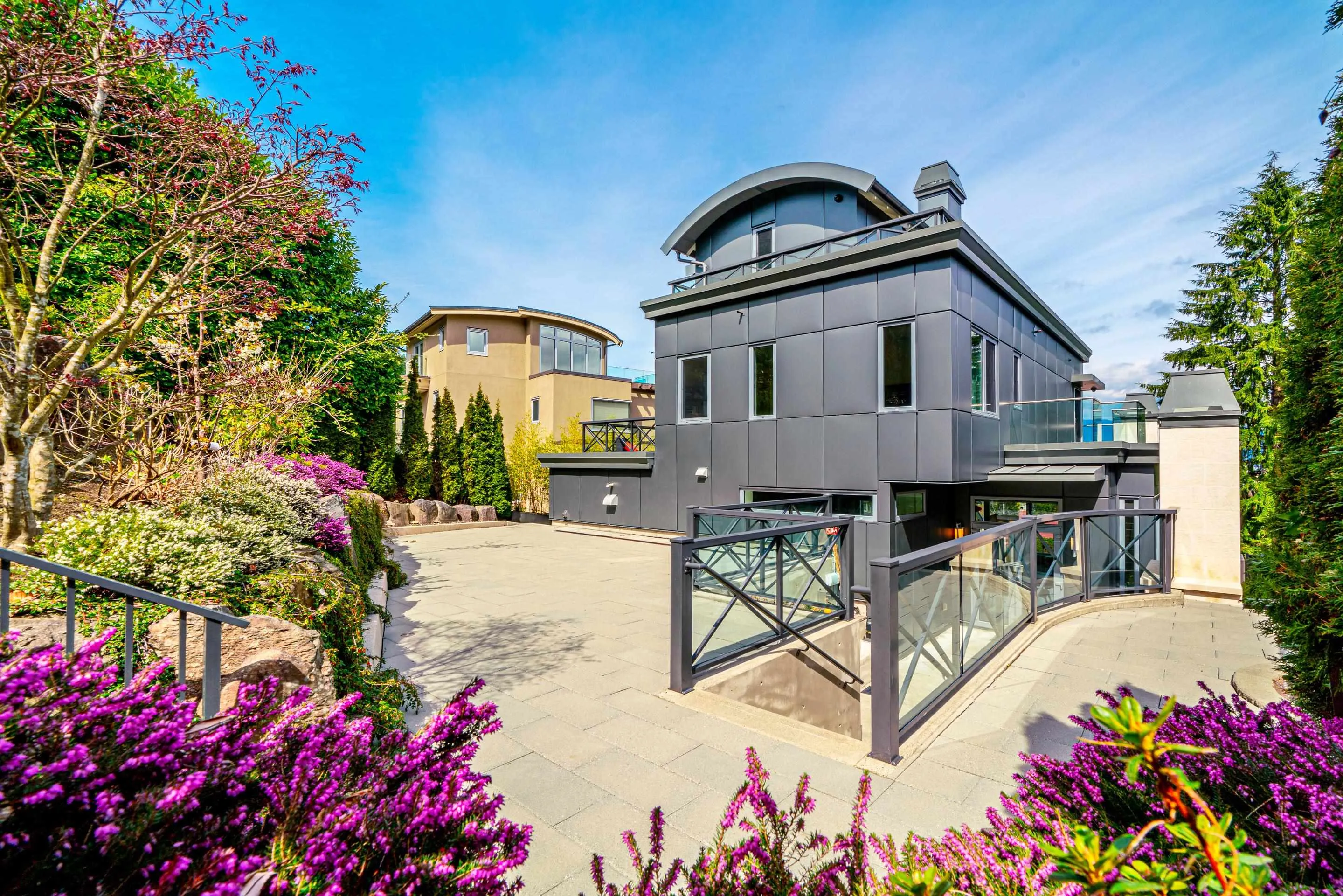 4350 Locarno Crescent