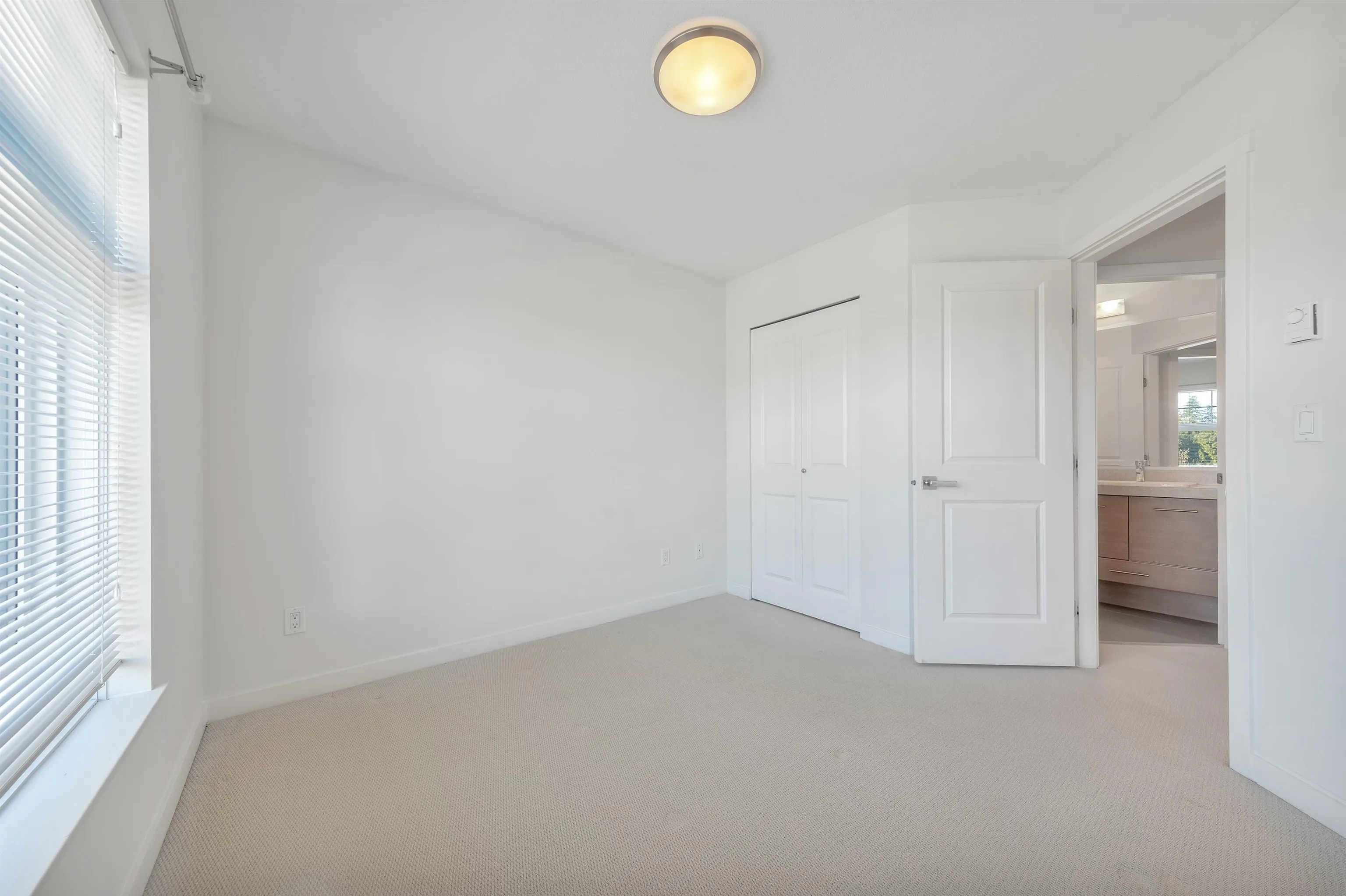14 15788 104 Avenue