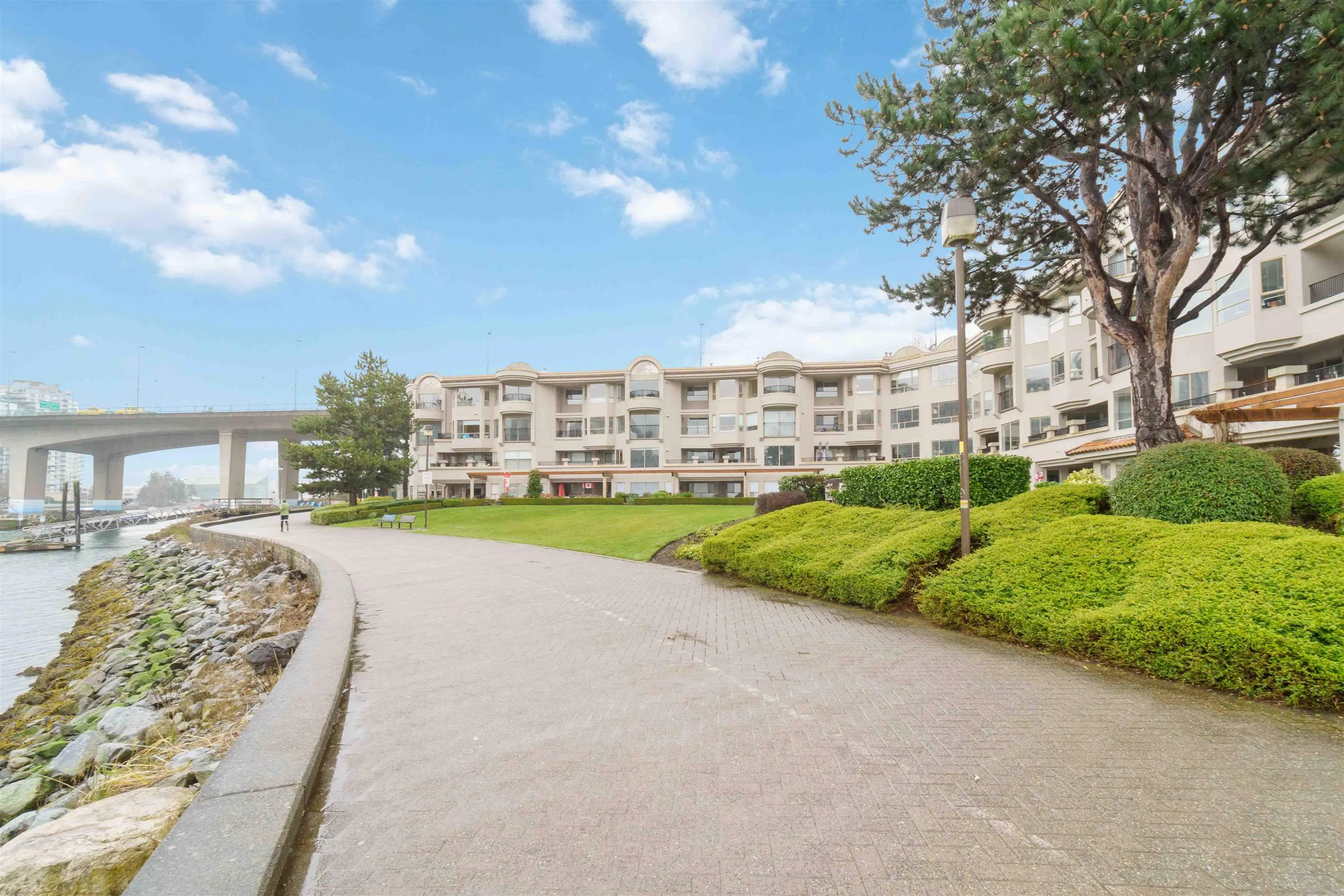 311 1859 Spyglass Place