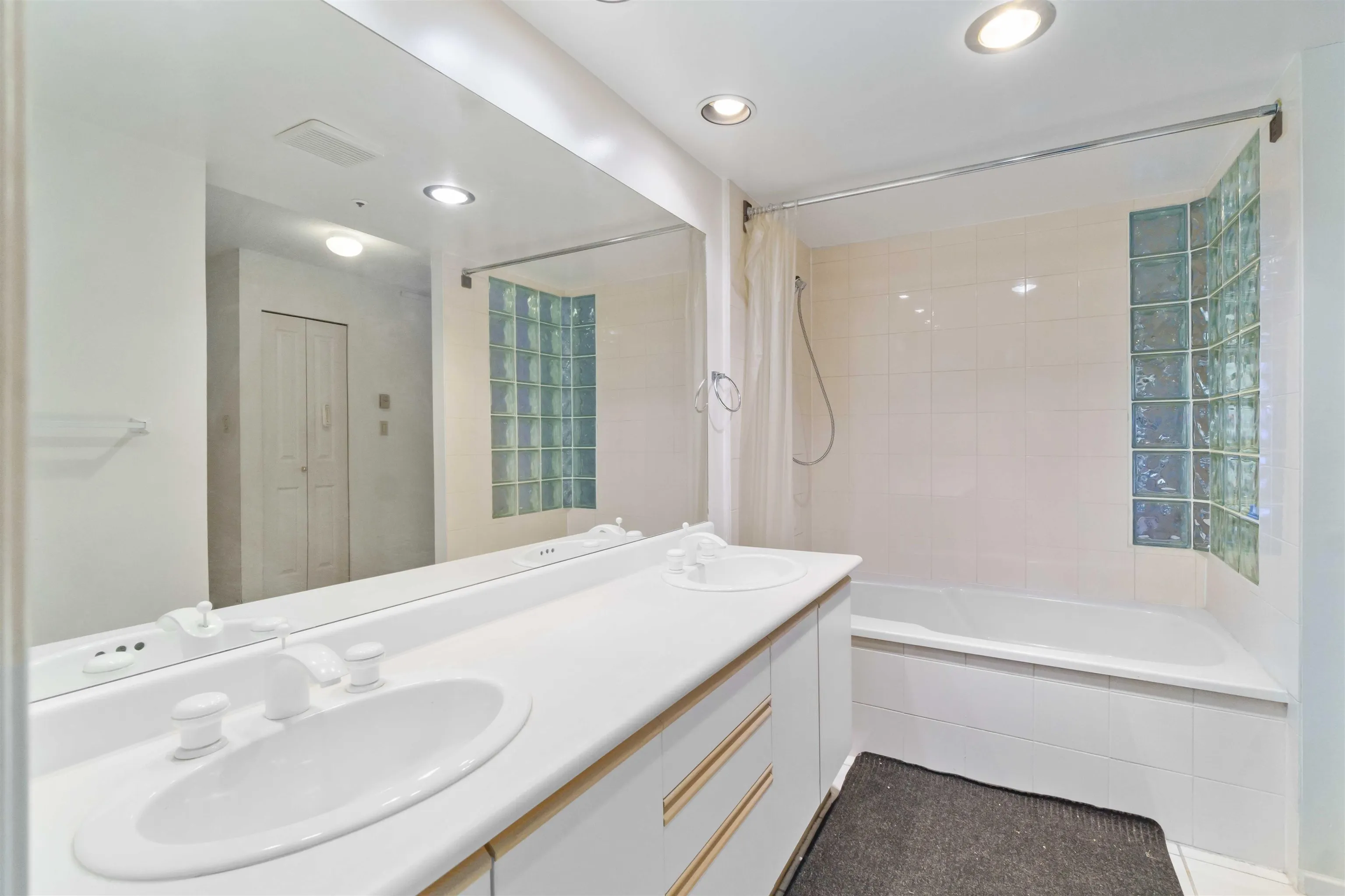 311 1859 Spyglass Place