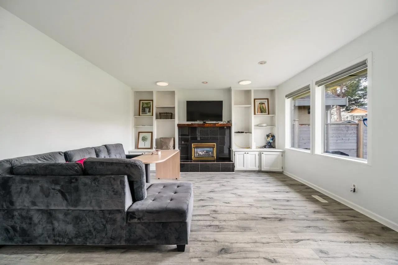 5571 Forsyth Crescent