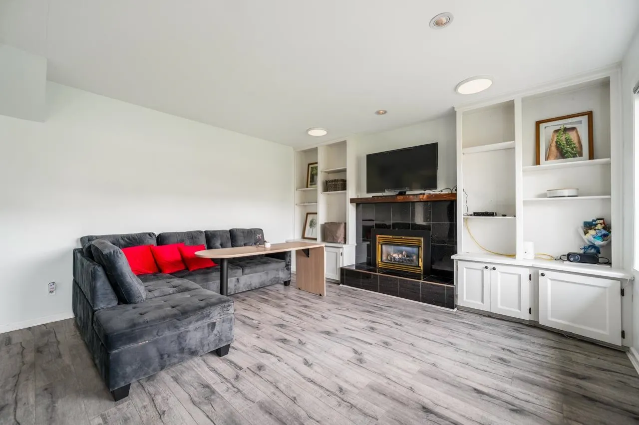 5571 Forsyth Crescent
