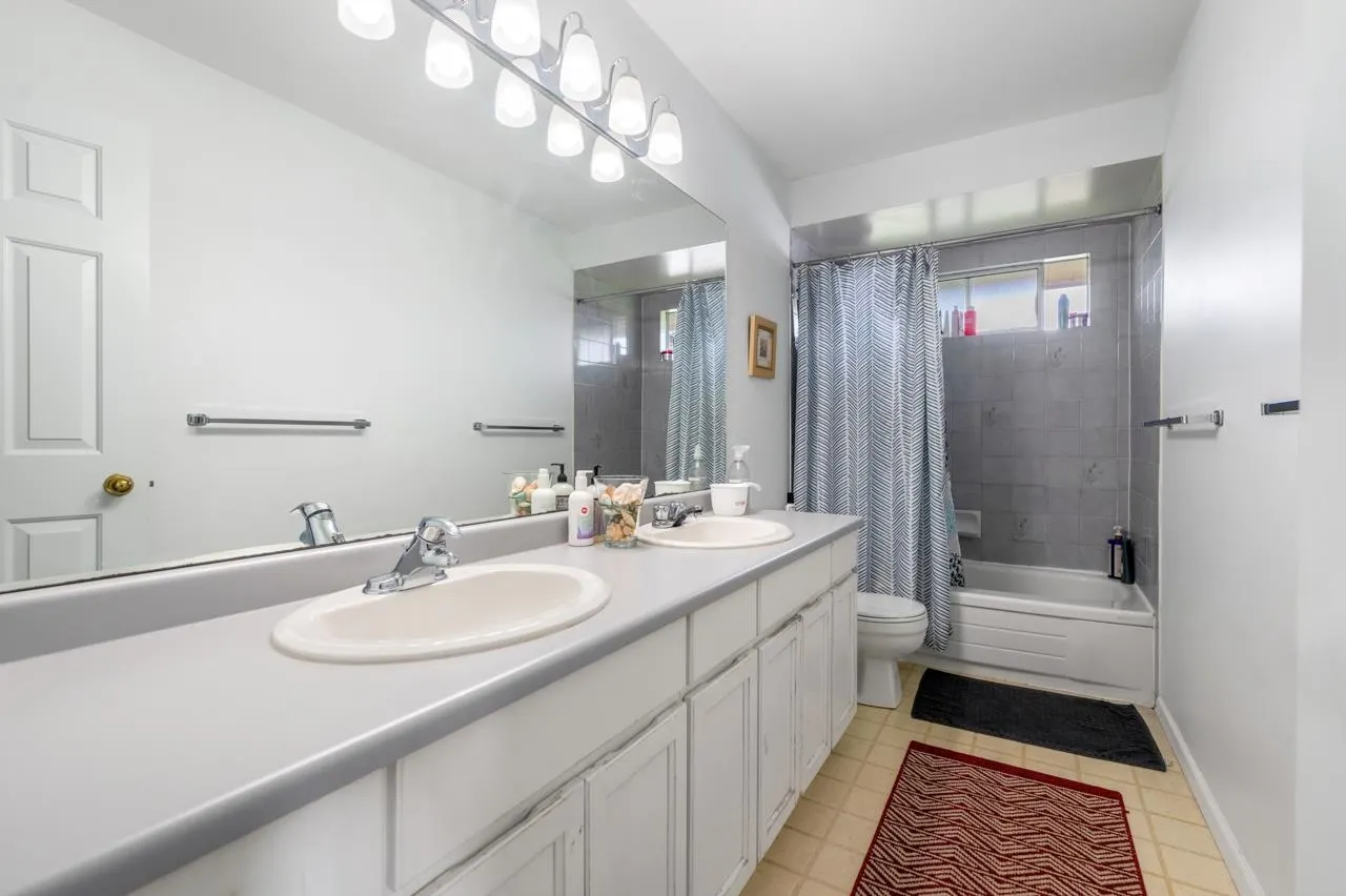5571 Forsyth Crescent