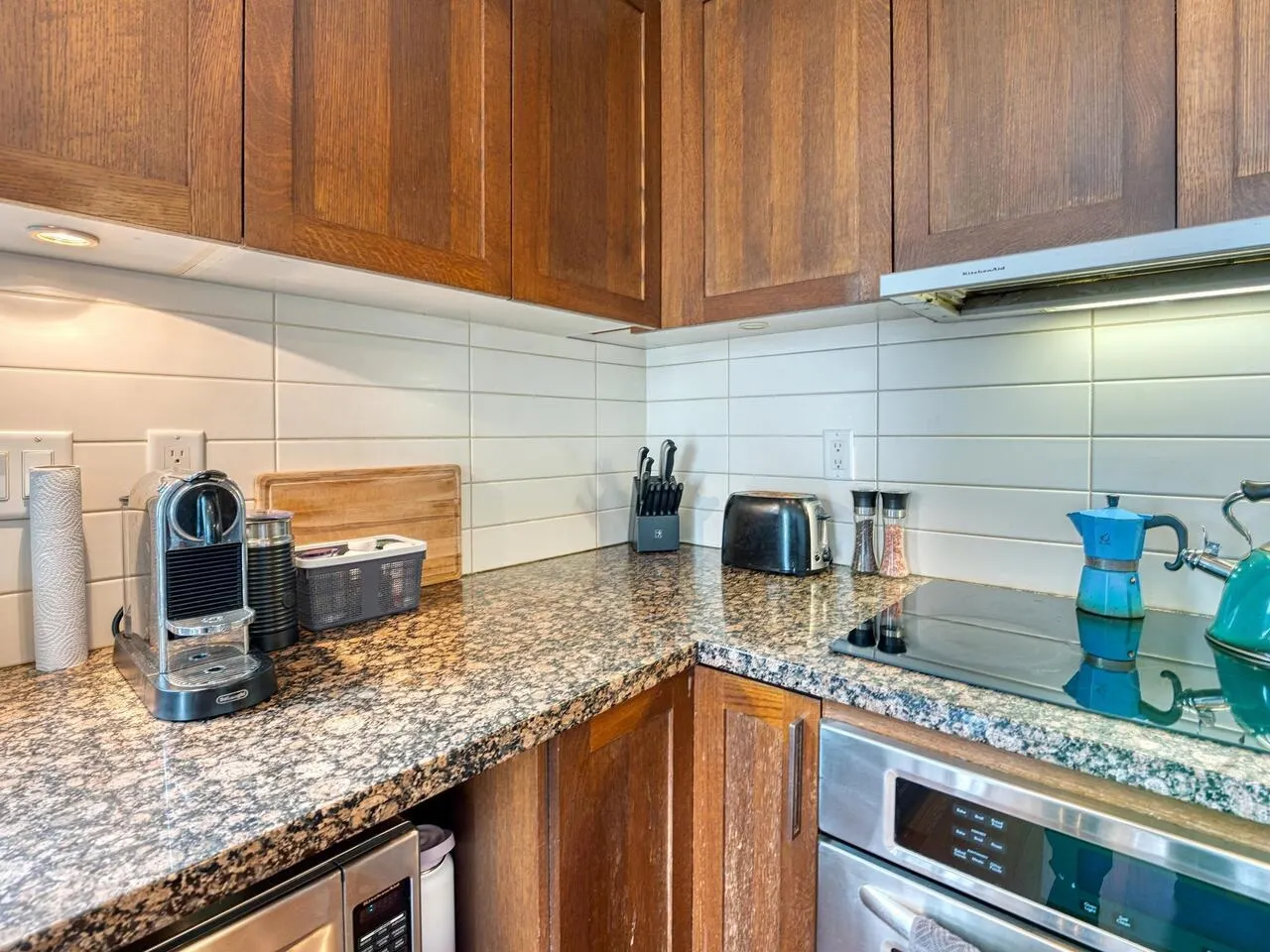 710 2228 W Broadway