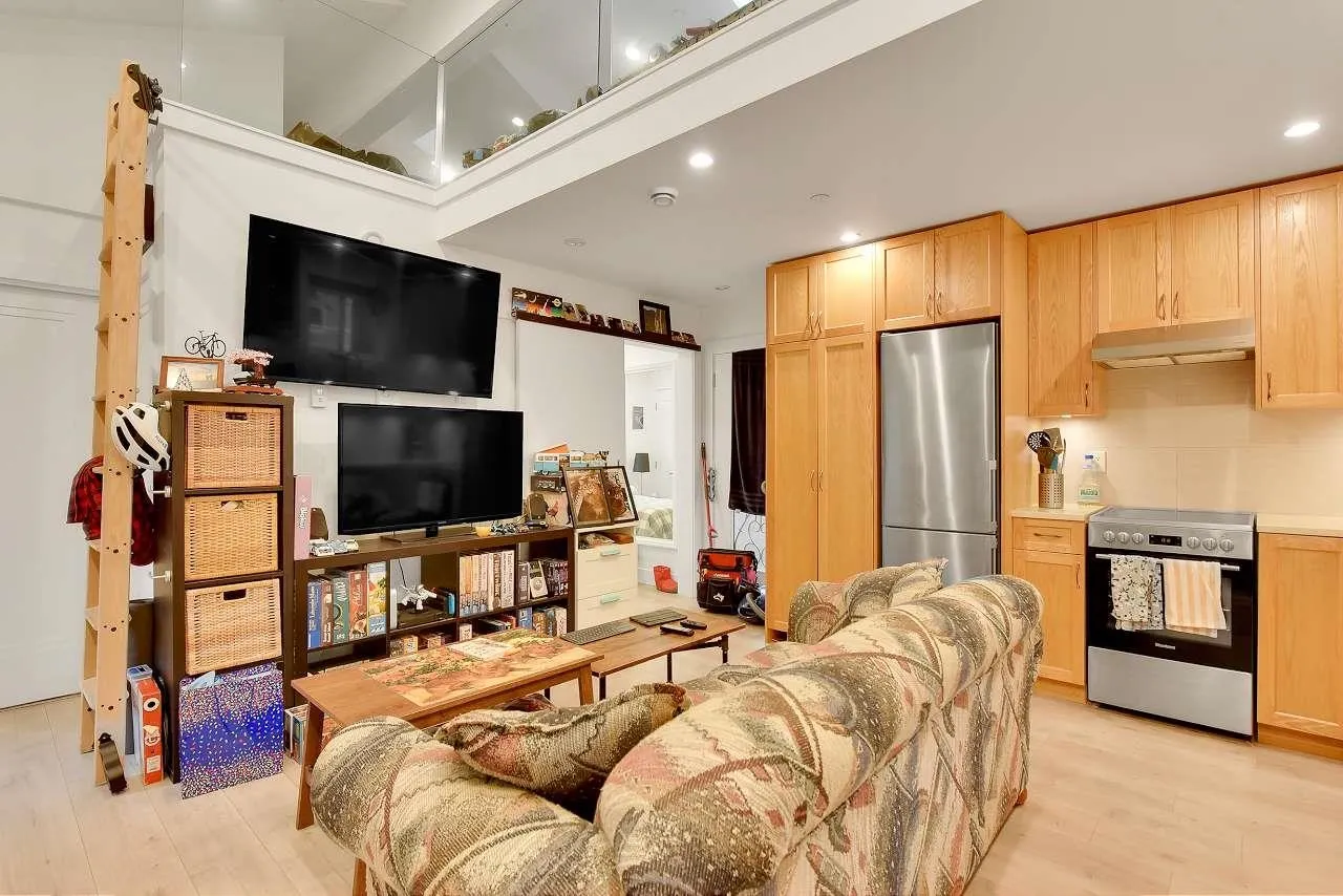 638 W 17th Avenue