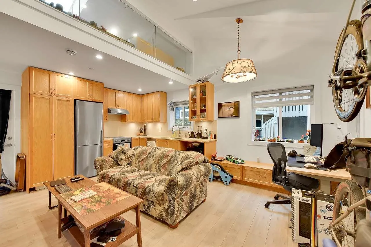 638 W 17th Avenue