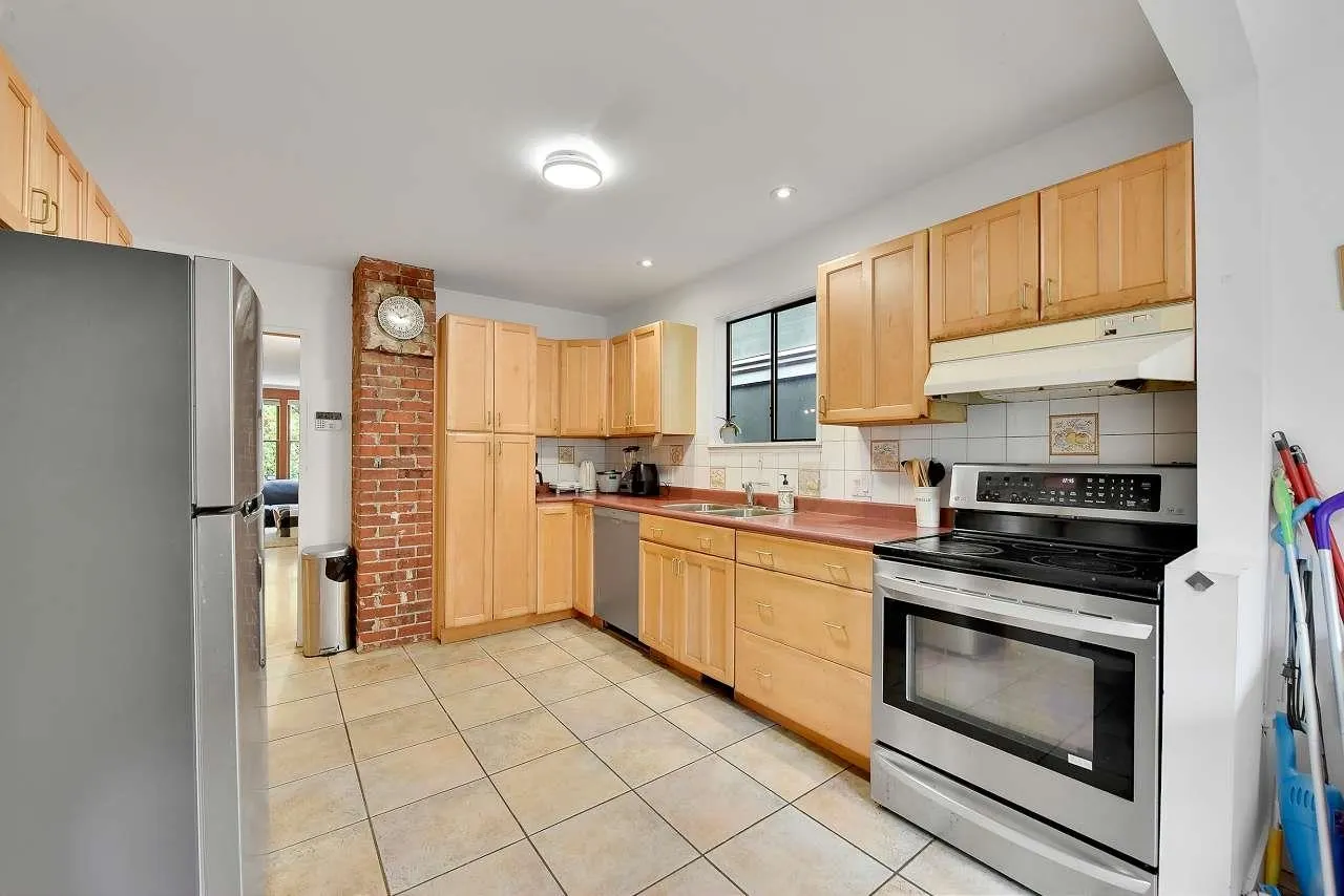 638 W 17th Avenue