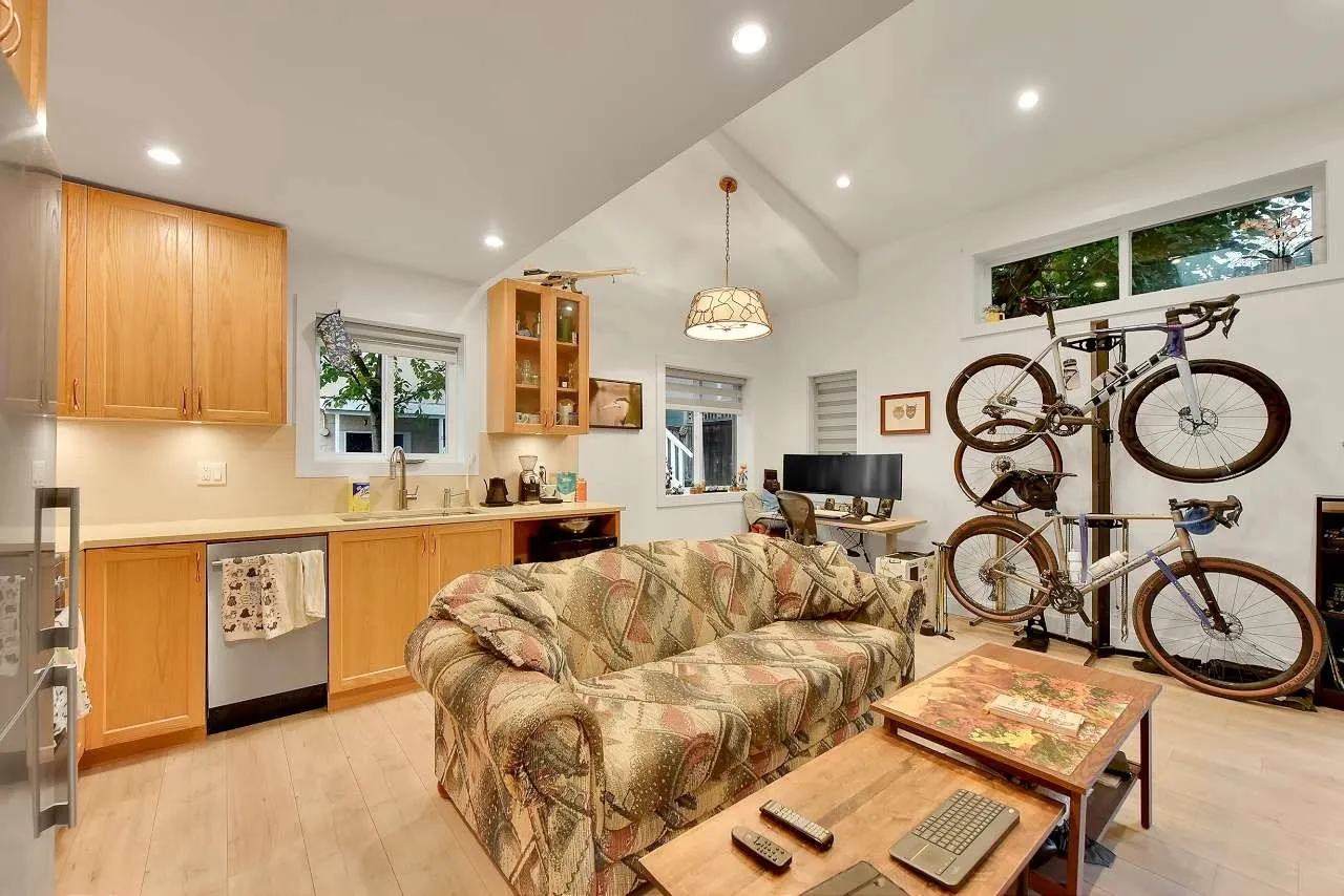 638 W 17th Avenue