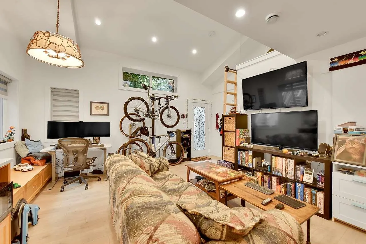 638 W 17th Avenue