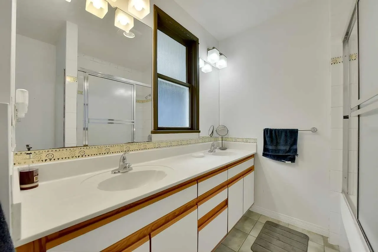638 W 17th Avenue
