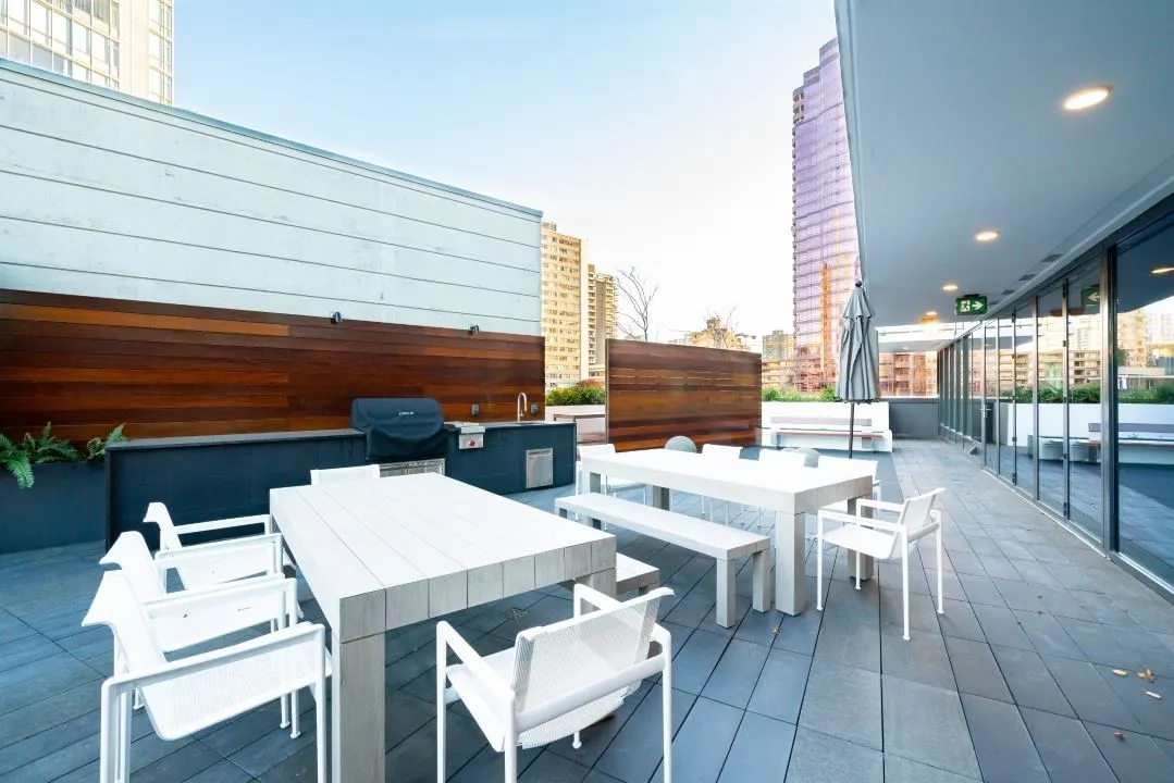 2603 620 Cardero Street