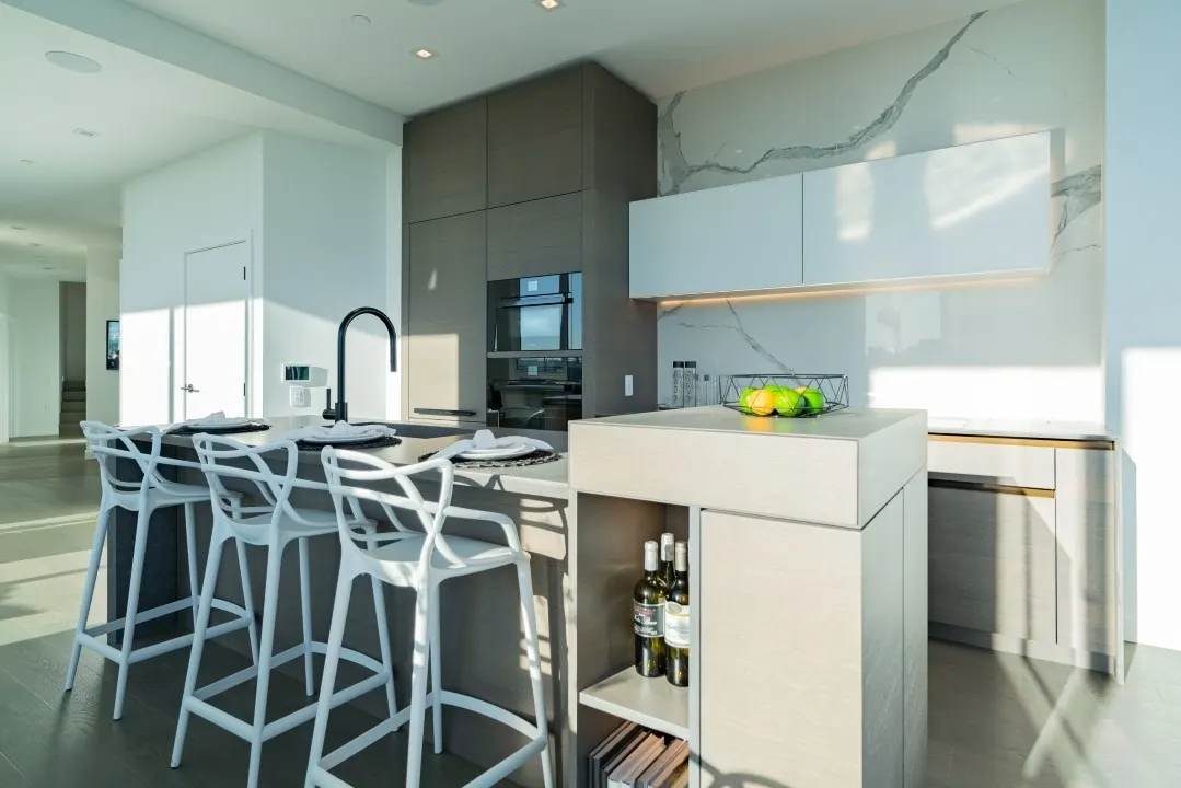 2603 620 Cardero Street