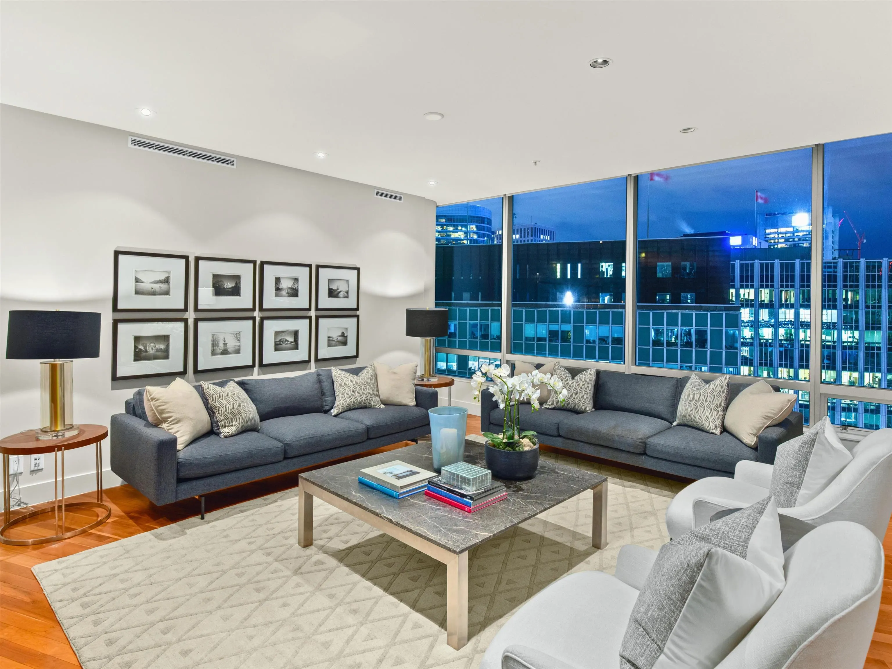 2803 1077 W Cordova Street