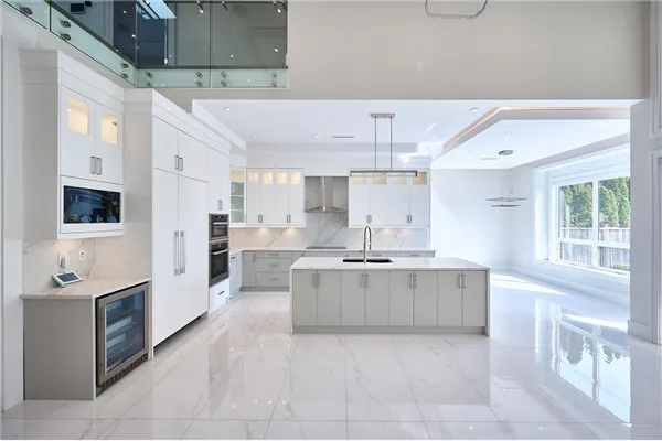 7680 Steveston Highway