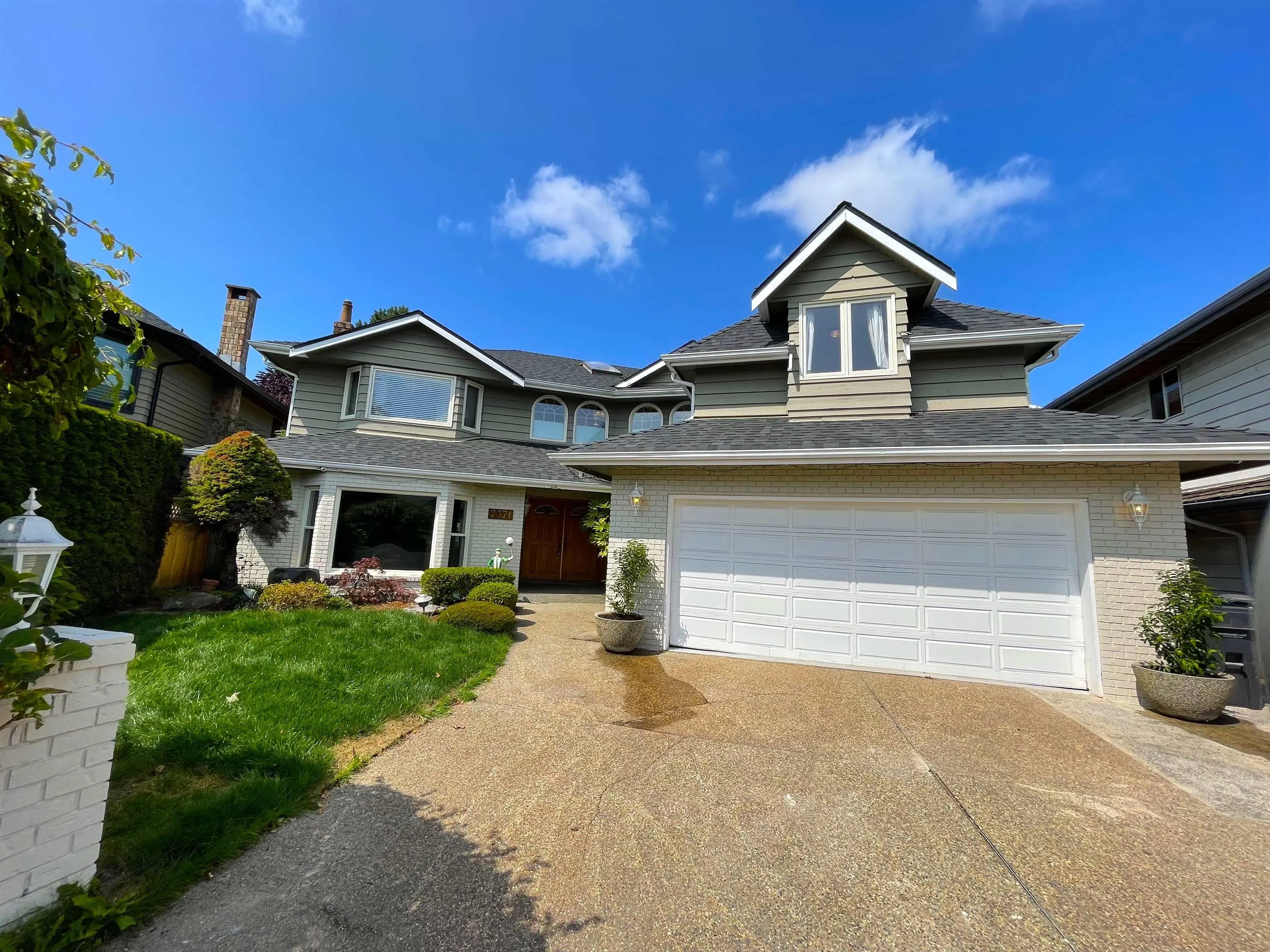 7371 Sunnymede Crescent