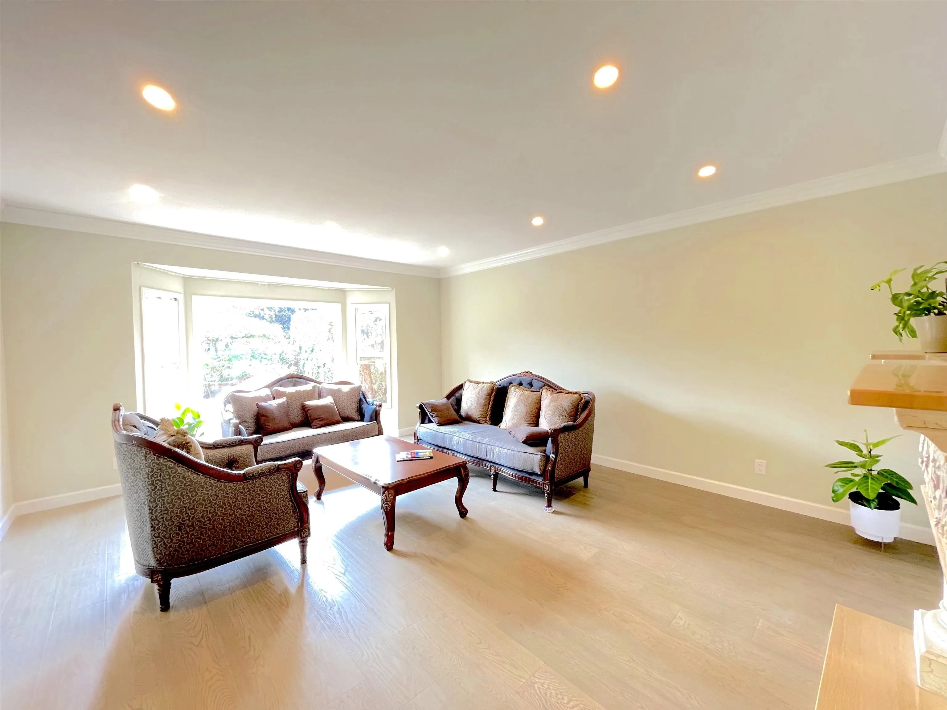 7371 Sunnymede Crescent