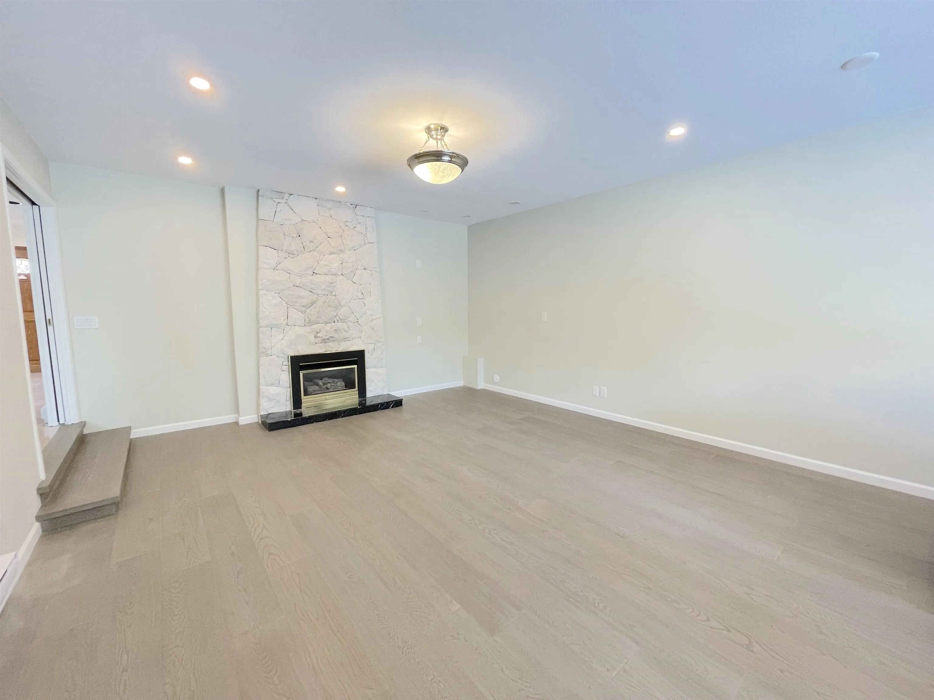 7371 Sunnymede Crescent