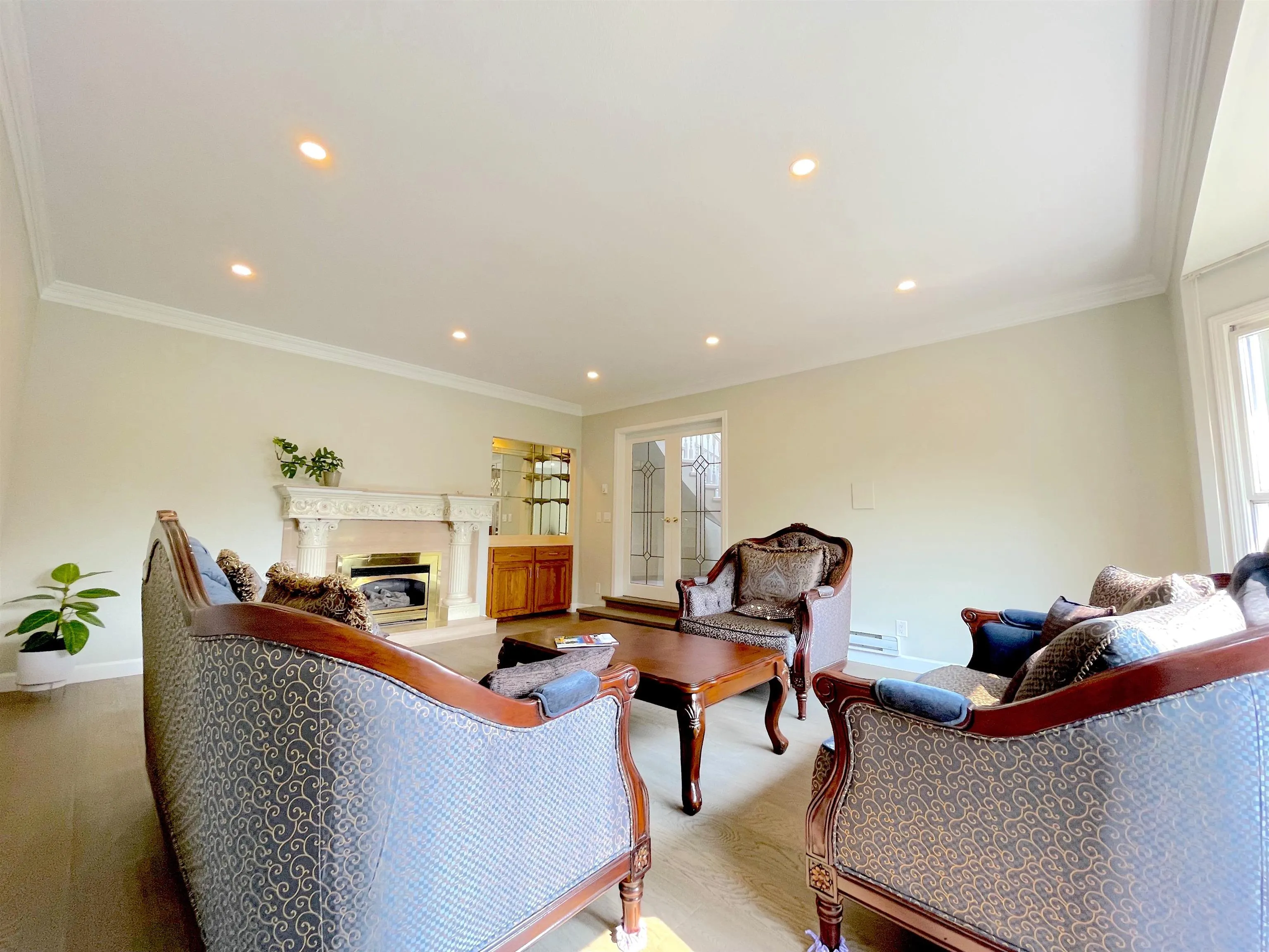 7371 Sunnymede Crescent