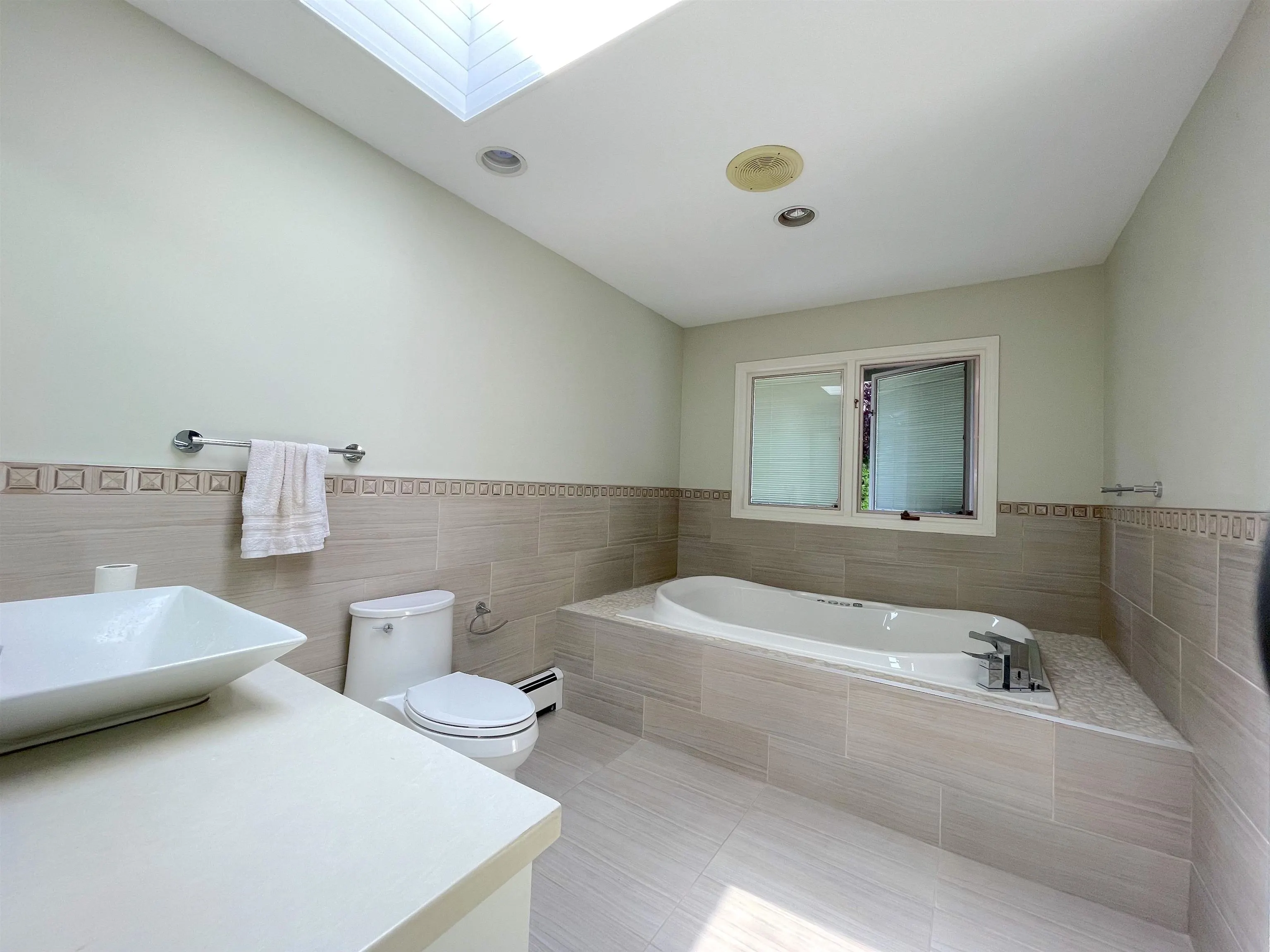 7371 Sunnymede Crescent