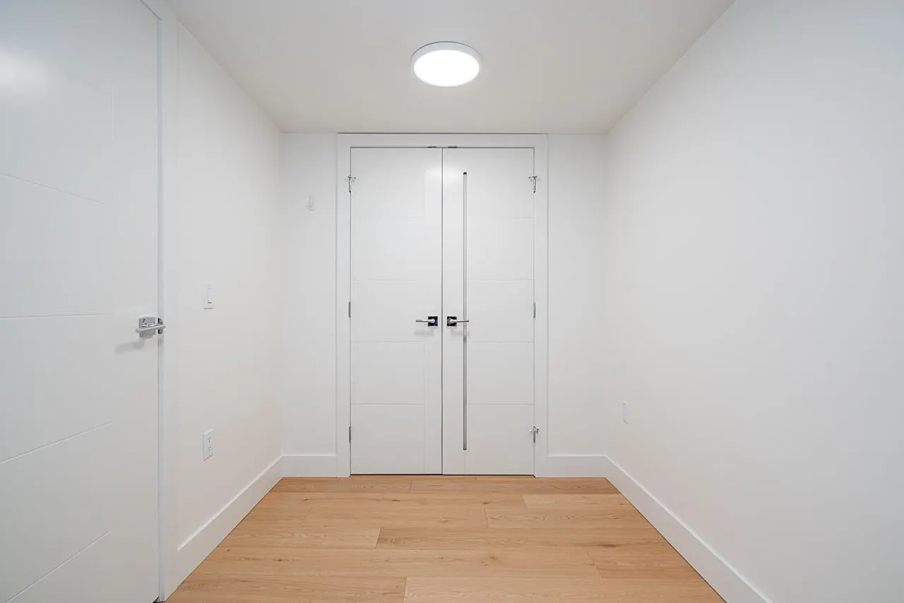 158 W Woodstock Avenue