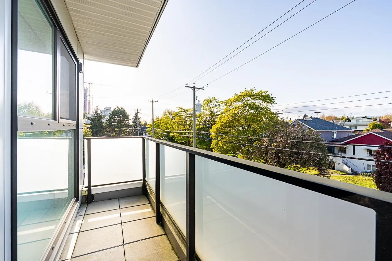 158 W Woodstock Avenue