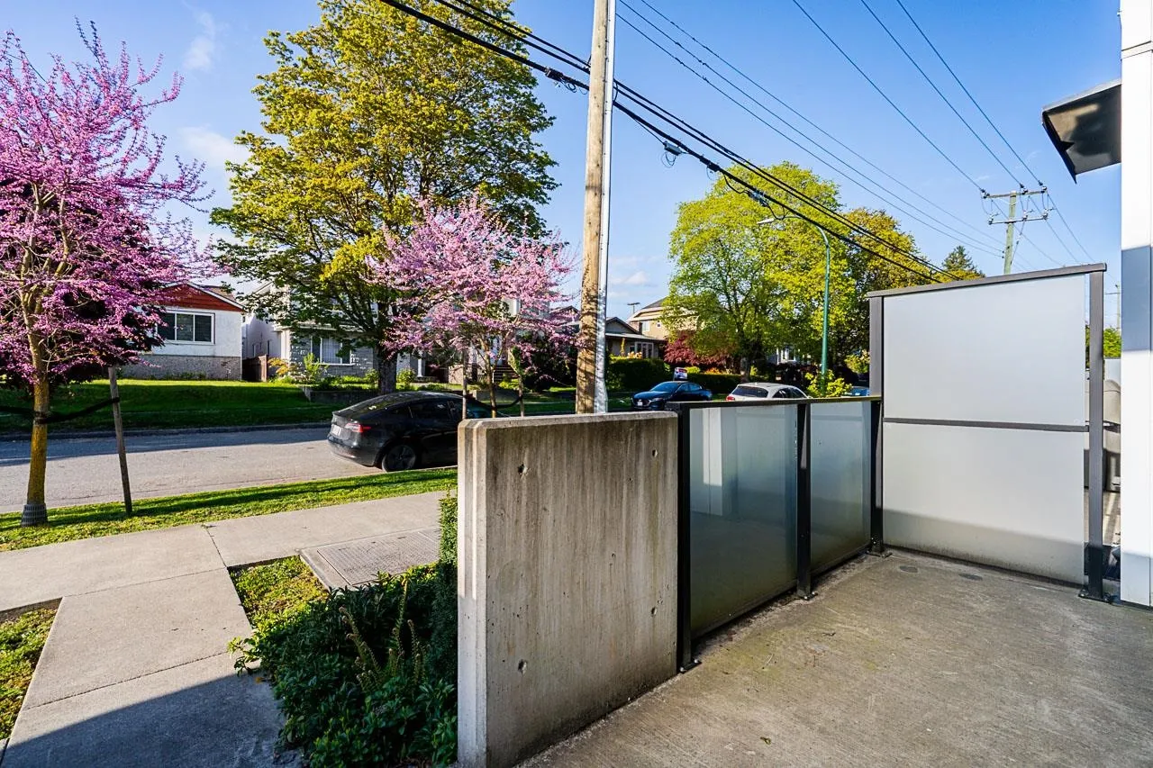 158 W Woodstock Avenue