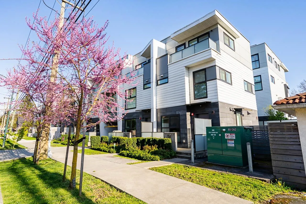 158 W Woodstock Avenue