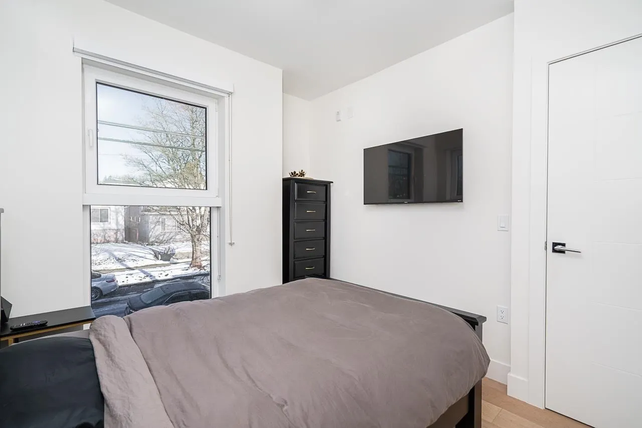 158 W Woodstock Avenue