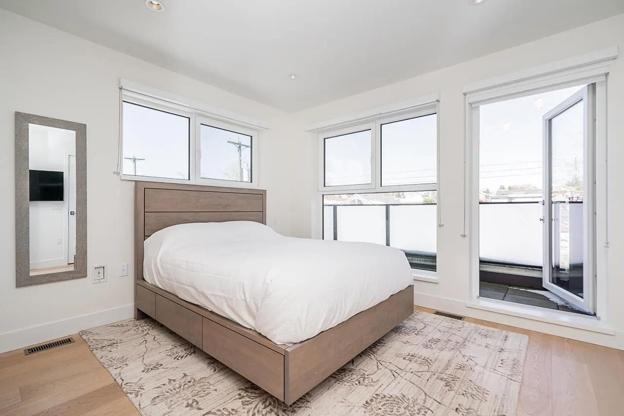 158 W Woodstock Avenue